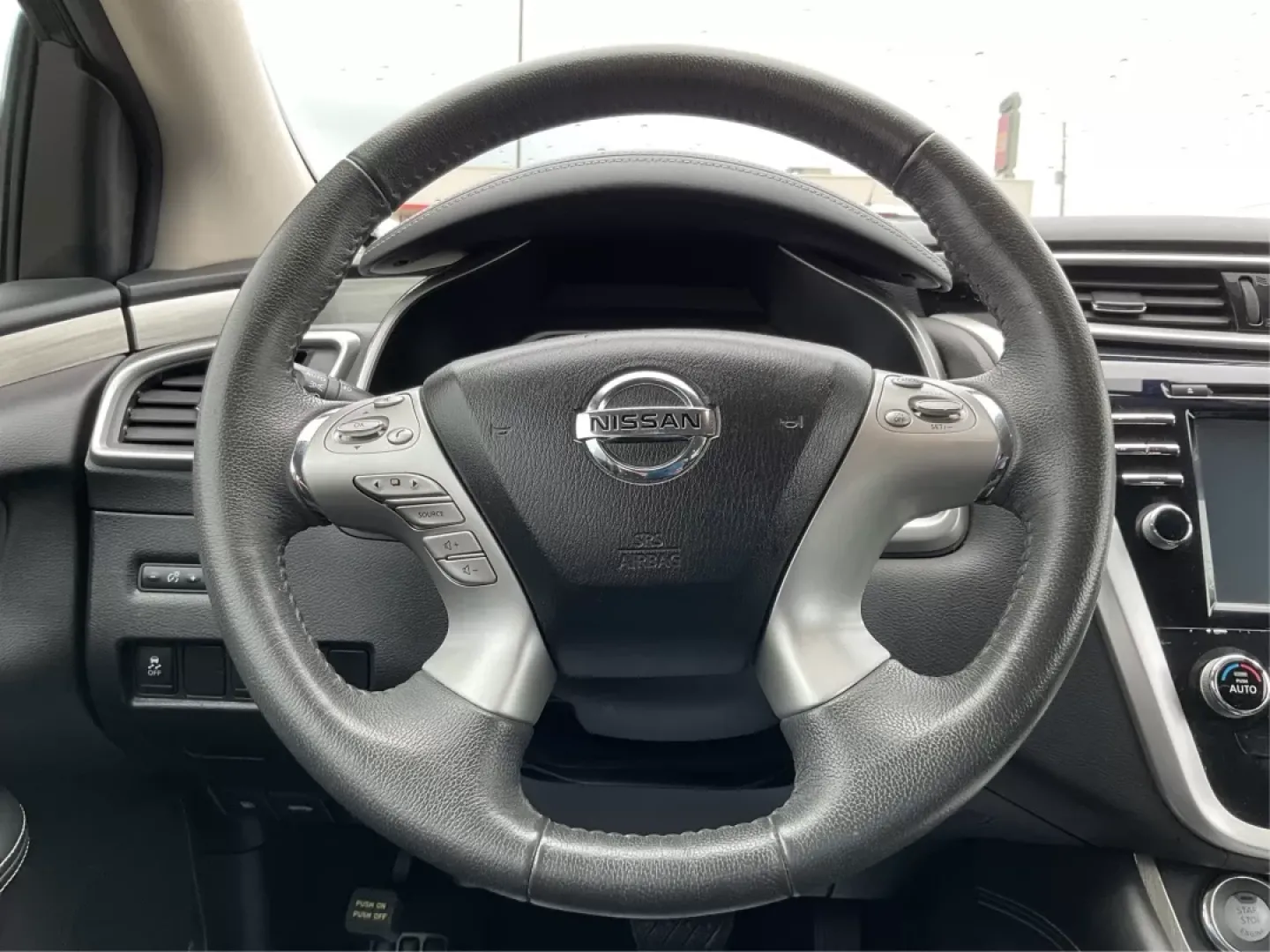 2015 Nissan Murano SV (5N1AZ2MH9FN) with an 3.5L V-6 DOHC engine, located at 1230 East Main St, Xenia, OH, 45385, (937) 908-9800, 39.688026, -83.910172 - Are you ready to elevate your family adventures or daily commutes? The 2015 Nissan Murano SV is the perfect vehicle to transform your driving experience! With its spacious interior and modern features, this SUV is designed for those who crave comfort and versatility, making it ideal for both busy fa - Photo#15