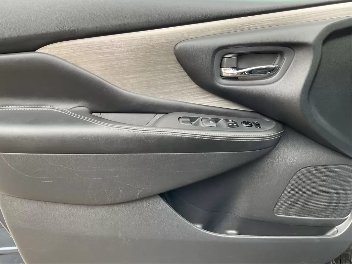 2015 Nissan Murano SV (5N1AZ2MH9FN) with an 3.5L V-6 DOHC engine, located at 1230 East Main St, Xenia, OH, 45385, (937) 908-9800, 39.688026, -83.910172 - Are you ready to elevate your family adventures or daily commutes? The 2015 Nissan Murano SV is the perfect vehicle to transform your driving experience! With its spacious interior and modern features, this SUV is designed for those who crave comfort and versatility, making it ideal for both busy fa - Photo#17