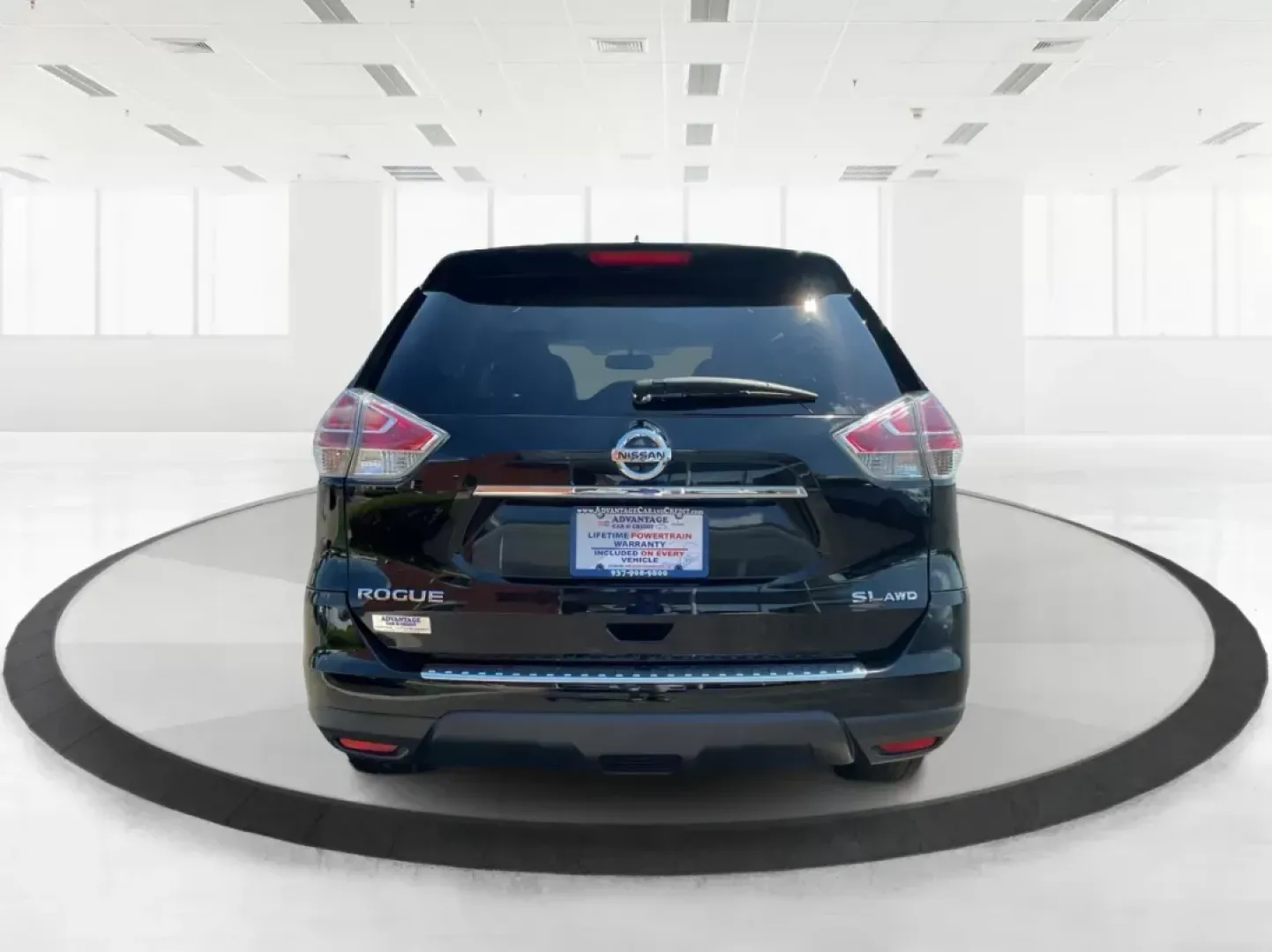 2015 Nissan Rogue SL (5N1AT2MV5FC) with an 2.5L I-4 DOHC engine, located at 401 Woodman Dr, Riverside, OH, 45431, (937) 908-9800, 39.760899, -84.123421 - Unleash adventure and elevate your daily commute with the 2015 Nissan Rogue SL, available now at Advantage Car and Credit, your trusted Buy Here Pay Here dealership in Fairborn, OH. Located at 1184 Kauffman Ave, Fairborn, OH 45324, we specialize in providing flexible financing options, ideal for bud - Photo#3