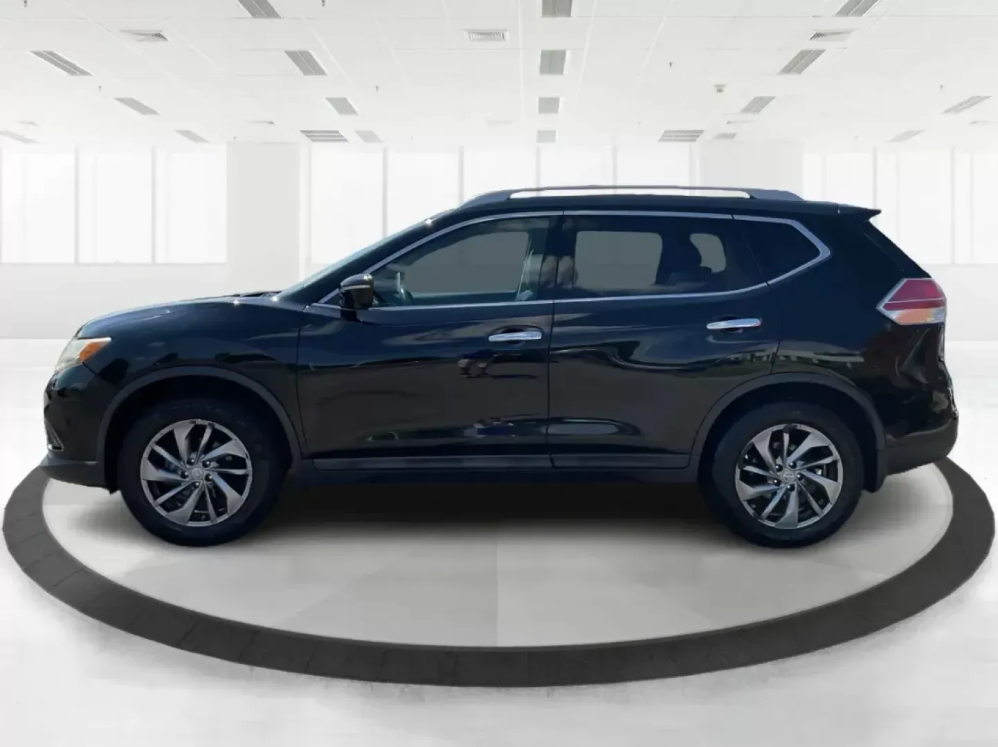 2015 Nissan Rogue SL (5N1AT2MV5FC) with an 2.5L I-4 DOHC engine, located at 401 Woodman Dr, Riverside, OH, 45431, (937) 908-9800, 39.760899, -84.123421 - Unleash adventure and elevate your daily commute with the 2015 Nissan Rogue SL, available now at Advantage Car and Credit, your trusted Buy Here Pay Here dealership in Fairborn, OH. Located at 1184 Kauffman Ave, Fairborn, OH 45324, we specialize in providing flexible financing options, ideal for bud - Photo#5