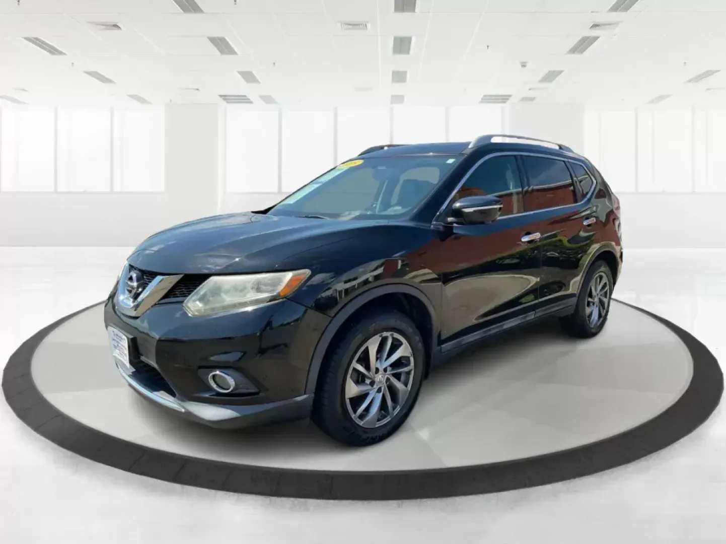 2015 Nissan Rogue SL (5N1AT2MV5FC) with an 2.5L I-4 DOHC engine, located at 401 Woodman Dr, Riverside, OH, 45431, (937) 908-9800, 39.760899, -84.123421 - Unleash adventure and elevate your daily commute with the 2015 Nissan Rogue SL, available now at Advantage Car and Credit, your trusted Buy Here Pay Here dealership in Fairborn, OH. Located at 1184 Kauffman Ave, Fairborn, OH 45324, we specialize in providing flexible financing options, ideal for bud - Photo#7