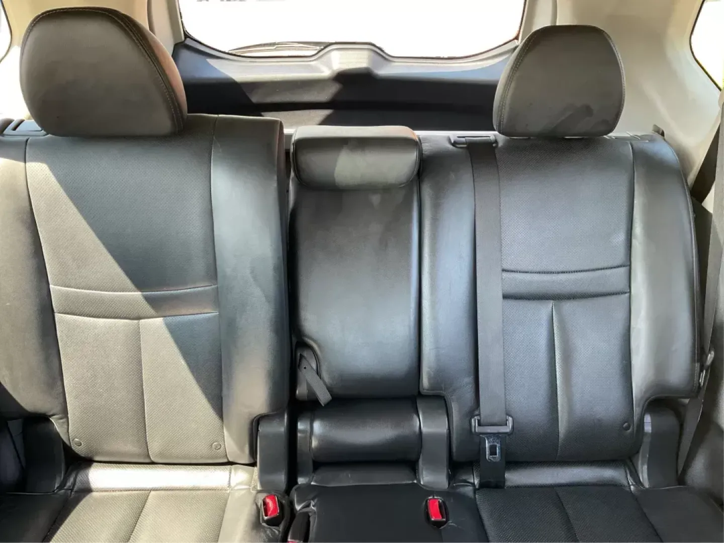 2015 Nissan Rogue SL (5N1AT2MV5FC) with an 2.5L I-4 DOHC engine, located at 401 Woodman Dr, Riverside, OH, 45431, (937) 908-9800, 39.760899, -84.123421 - Unleash adventure and elevate your daily commute with the 2015 Nissan Rogue SL, available now at Advantage Car and Credit, your trusted Buy Here Pay Here dealership in Fairborn, OH. Located at 1184 Kauffman Ave, Fairborn, OH 45324, we specialize in providing flexible financing options, ideal for bud - Photo#13