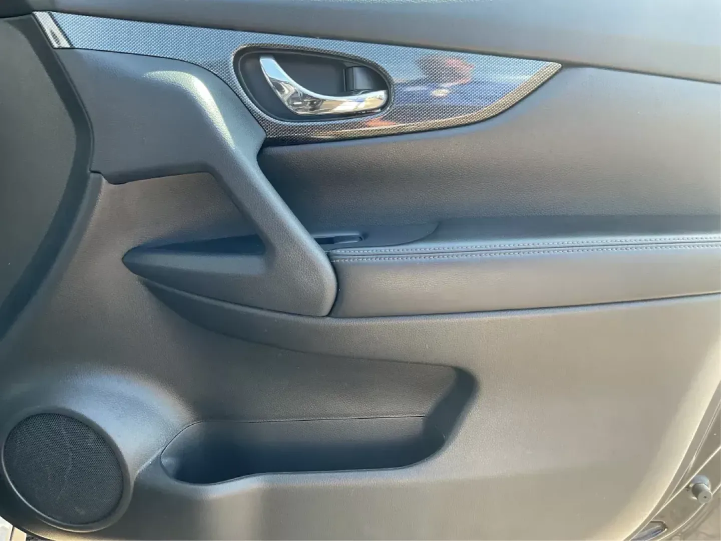 2015 Nissan Rogue SL (5N1AT2MV5FC) with an 2.5L I-4 DOHC engine, located at 401 Woodman Dr, Riverside, OH, 45431, (937) 908-9800, 39.760899, -84.123421 - Unleash adventure and elevate your daily commute with the 2015 Nissan Rogue SL, available now at Advantage Car and Credit, your trusted Buy Here Pay Here dealership in Fairborn, OH. Located at 1184 Kauffman Ave, Fairborn, OH 45324, we specialize in providing flexible financing options, ideal for bud - Photo#18
