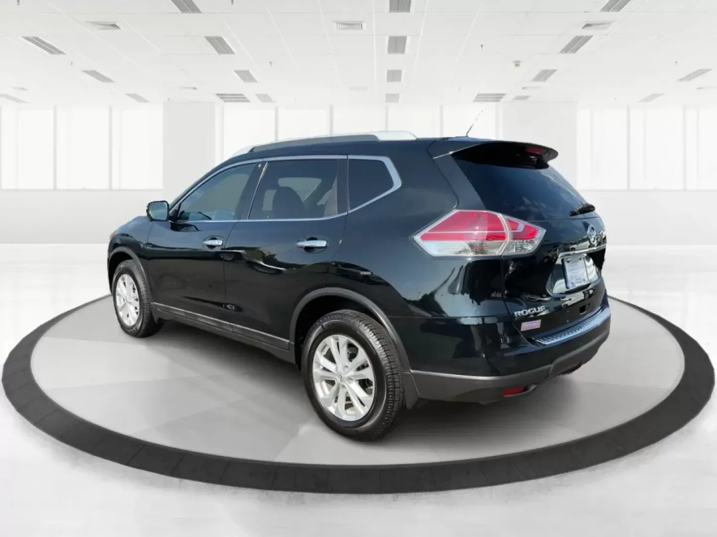 2015 Nissan Rogue SV (5N1AT2MV7FC) with an 2.5L I-4 DOHC engine, located at 4508 South Dixie Dr, Moraine, OH, 45439, (937) 908-9800, 39.689976, -84.218452 - **Adventure Awaits with the 2015 Nissan Rogue SV - Your Perfect Family SUV!**<br /> <br /> Are you a growing family in search of a reliable and spacious vehicle that can easily handle your daily commutes and weekend getaways? Look no further! The 2015 Nissan Rogue SV is here to elevate your lifestyl - Photo#4