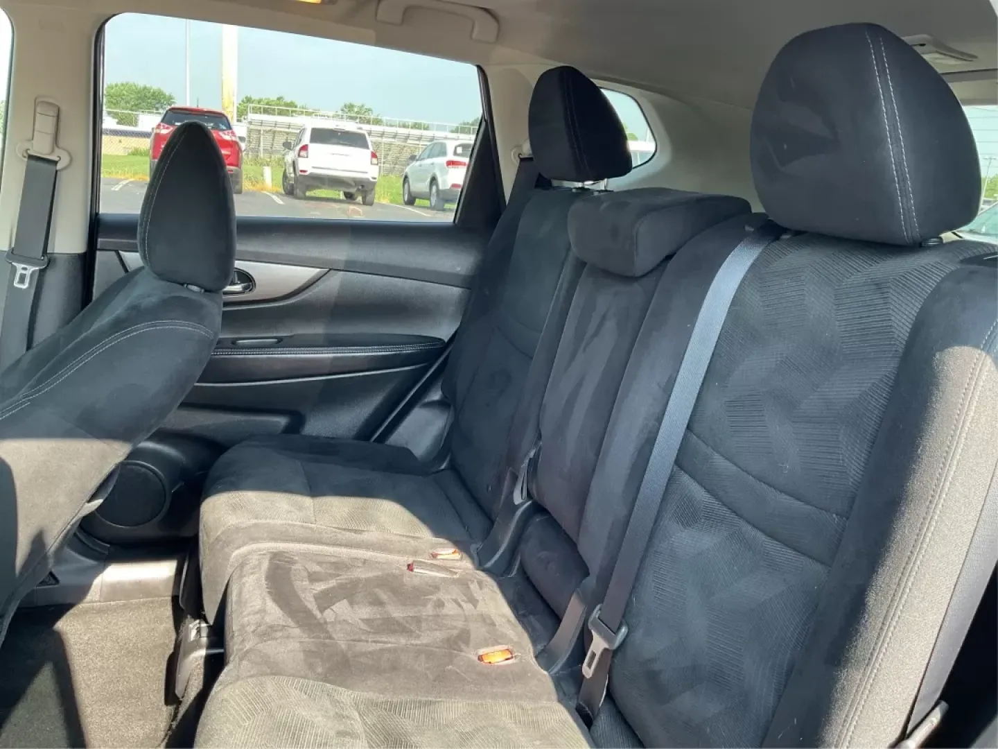 2015 Nissan Rogue SV (5N1AT2MV7FC) with an 2.5L I-4 DOHC engine, located at 4508 South Dixie Dr, Moraine, OH, 45439, (937) 908-9800, 39.689976, -84.218452 - **Adventure Awaits with the 2015 Nissan Rogue SV - Your Perfect Family SUV!**<br /> <br /> Are you a growing family in search of a reliable and spacious vehicle that can easily handle your daily commutes and weekend getaways? Look no further! The 2015 Nissan Rogue SV is here to elevate your lifestyl - Photo#9