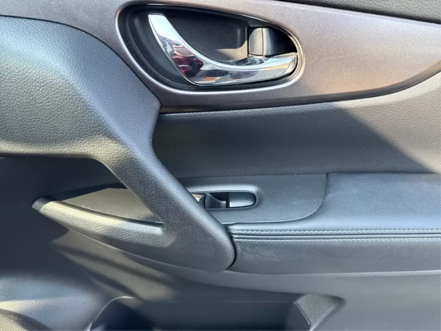 2015 Nissan Rogue SV (KNMAT2MV0FP) with an 2.5L I-4 DOHC engine, located at 8750 N County Rd 25A, Piqua, OH, 45356, (937) 908-9800, 40.164391, -84.232513 - Experience the perfect blend of style, comfort, and capability with this **2015 Nissan Rogue SV**, available now at **Advantage Car and Credit** in **Fairborn, OH**. This versatile SUV is not only ideal for daily commuting but also makes weekend getaways a breeze. Its spacious interior and impressiv - Photo#20