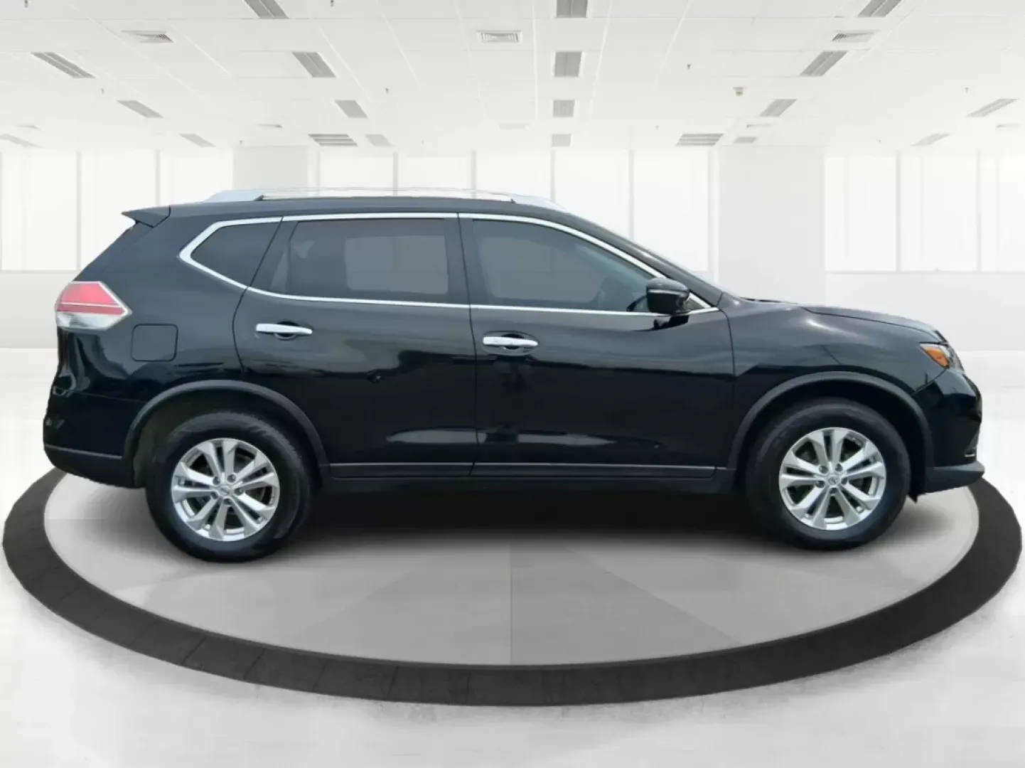 2015 Nissan Rogue SV (5N1AT2MV7FC) with an 2.5L I-4 DOHC engine, located at 1230 East Main St, Xenia, OH, 45385, (937) 908-9800, 39.688026, -83.910172 - **Conquer Every Adventure with the 2015 Nissan Rogue SV at Advantage Car and Credit - Xenia!**<br /> <br /> Are you ready to elevate your lifestyle with an SUV that's perfectly suited for family outings, weekend getaways, and daily commutes? The 2015 Nissan Rogue SV is the vehicle you've been search - Photo#1