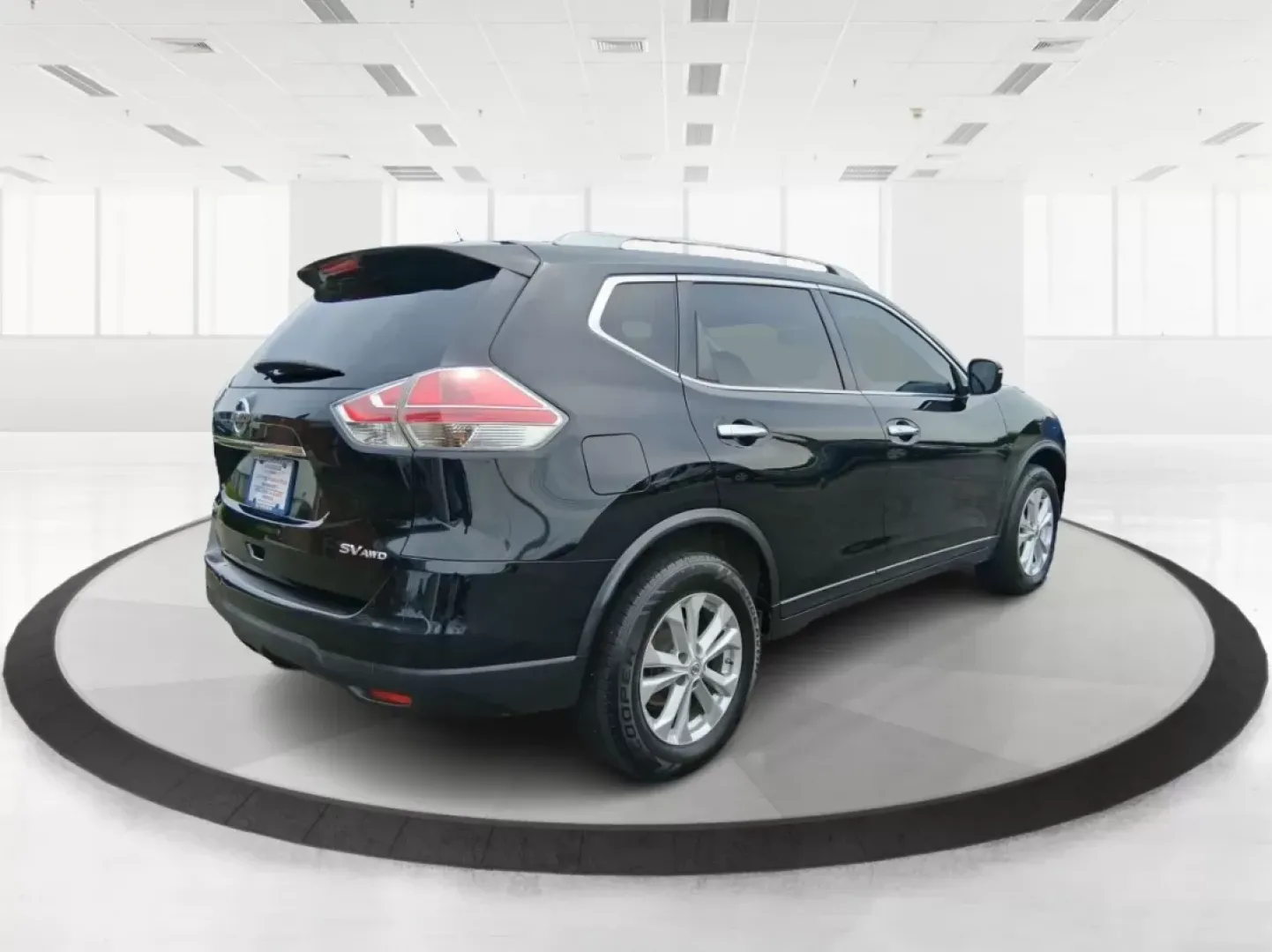 2015 Nissan Rogue SV (5N1AT2MV7FC) with an 2.5L I-4 DOHC engine, located at 1230 East Main St, Xenia, OH, 45385, (937) 908-9800, 39.688026, -83.910172 - **Conquer Every Adventure with the 2015 Nissan Rogue SV at Advantage Car and Credit - Xenia!**<br /> <br /> Are you ready to elevate your lifestyle with an SUV that's perfectly suited for family outings, weekend getaways, and daily commutes? The 2015 Nissan Rogue SV is the vehicle you've been search - Photo#2