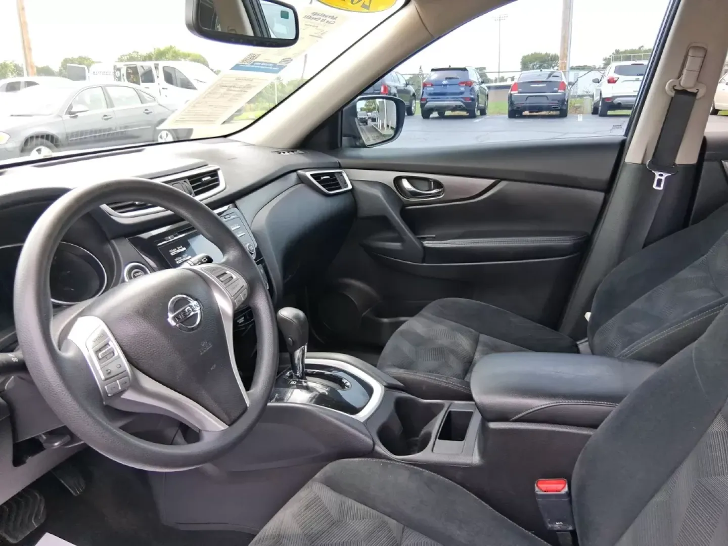 2015 Nissan Rogue SV (5N1AT2MV7FC) with an 2.5L I-4 DOHC engine, located at 1230 East Main St, Xenia, OH, 45385, (937) 908-9800, 39.688026, -83.910172 - **Conquer Every Adventure with the 2015 Nissan Rogue SV at Advantage Car and Credit - Xenia!**<br /> <br /> Are you ready to elevate your lifestyle with an SUV that's perfectly suited for family outings, weekend getaways, and daily commutes? The 2015 Nissan Rogue SV is the vehicle you've been search - Photo#9
