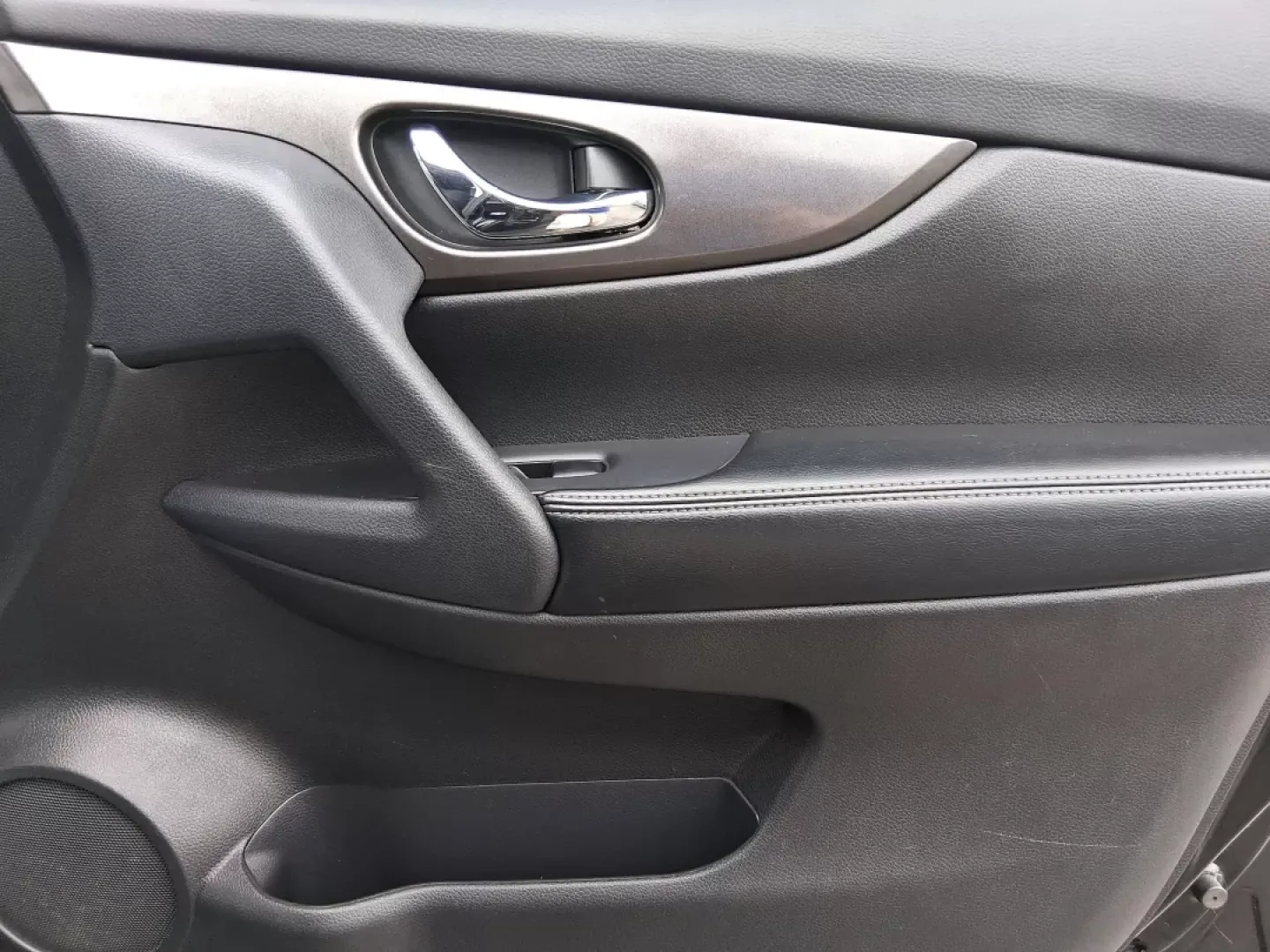 2015 Nissan Rogue SV (5N1AT2MV7FC) with an 2.5L I-4 DOHC engine, located at 1230 East Main St, Xenia, OH, 45385, (937) 908-9800, 39.688026, -83.910172 - **Conquer Every Adventure with the 2015 Nissan Rogue SV at Advantage Car and Credit - Xenia!**<br /> <br /> Are you ready to elevate your lifestyle with an SUV that's perfectly suited for family outings, weekend getaways, and daily commutes? The 2015 Nissan Rogue SV is the vehicle you've been search - Photo#19