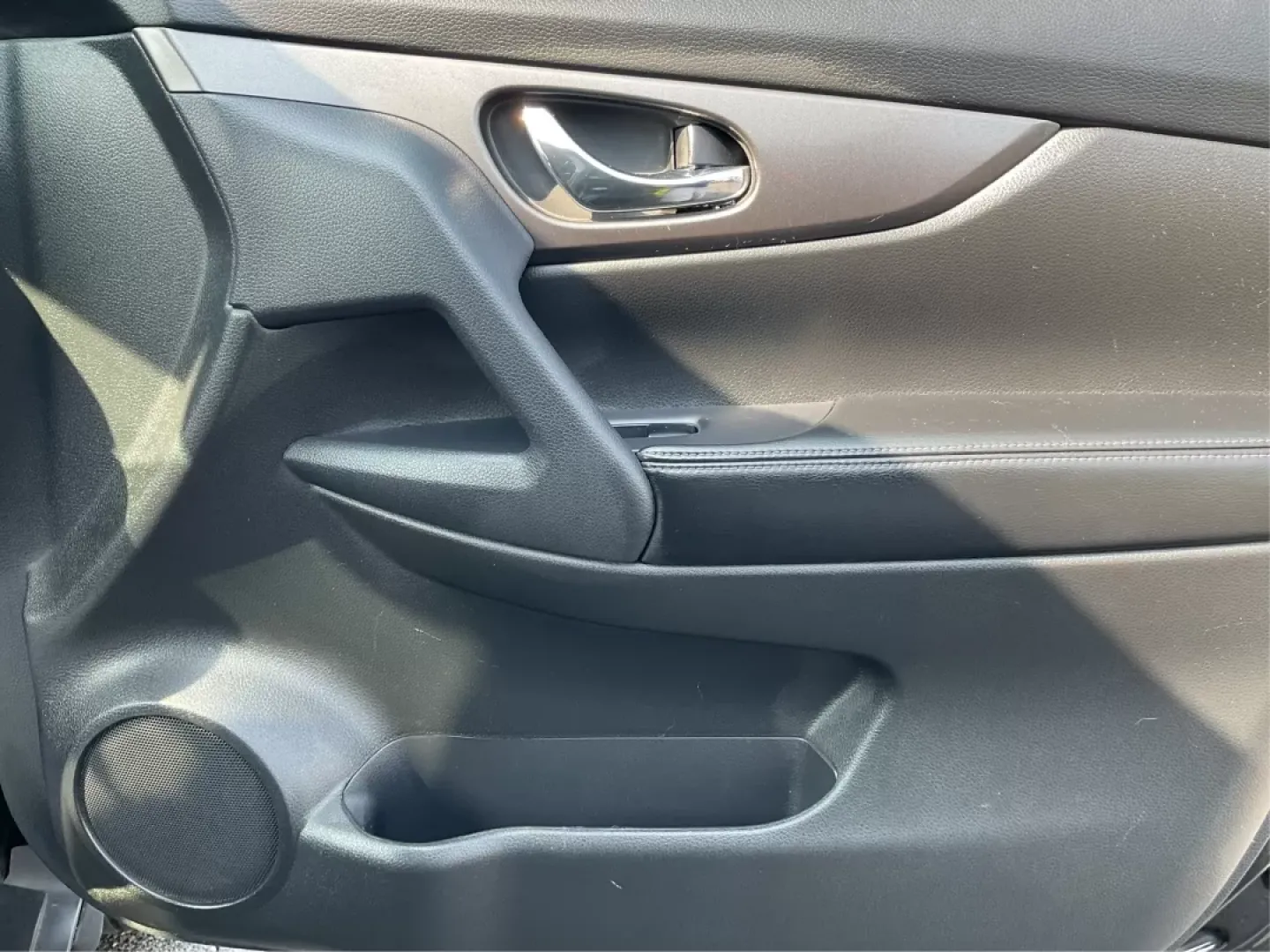 2015 Nissan Rogue SV (5N1AT2MV7FC) with an 2.5L I-4 DOHC engine, located at 4508 South Dixie Dr, Moraine, OH, 45439, (937) 908-9800, 39.689976, -84.218452 - **Adventure Awaits with the 2015 Nissan Rogue SV - Your Perfect Family SUV!**<br /> <br /> Are you a growing family in search of a reliable and spacious vehicle that can easily handle your daily commutes and weekend getaways? Look no further! The 2015 Nissan Rogue SV is here to elevate your lifestyl - Photo#19