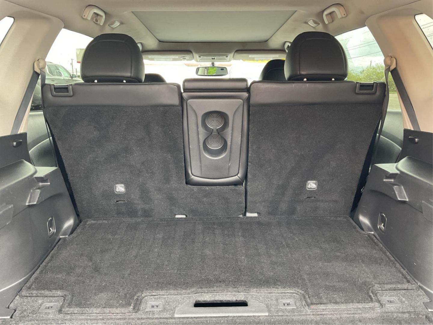 2015 Nissan Rogue SL (5N1AT2MV4FC) with an 2.5L I-4 DOHC engine, located at 880 E. National Road, Vandalia, OH, 45377, (937) 908-9800, 39.891918, -84.183594 - 2015 Nissan Rogue SL - Photo#9