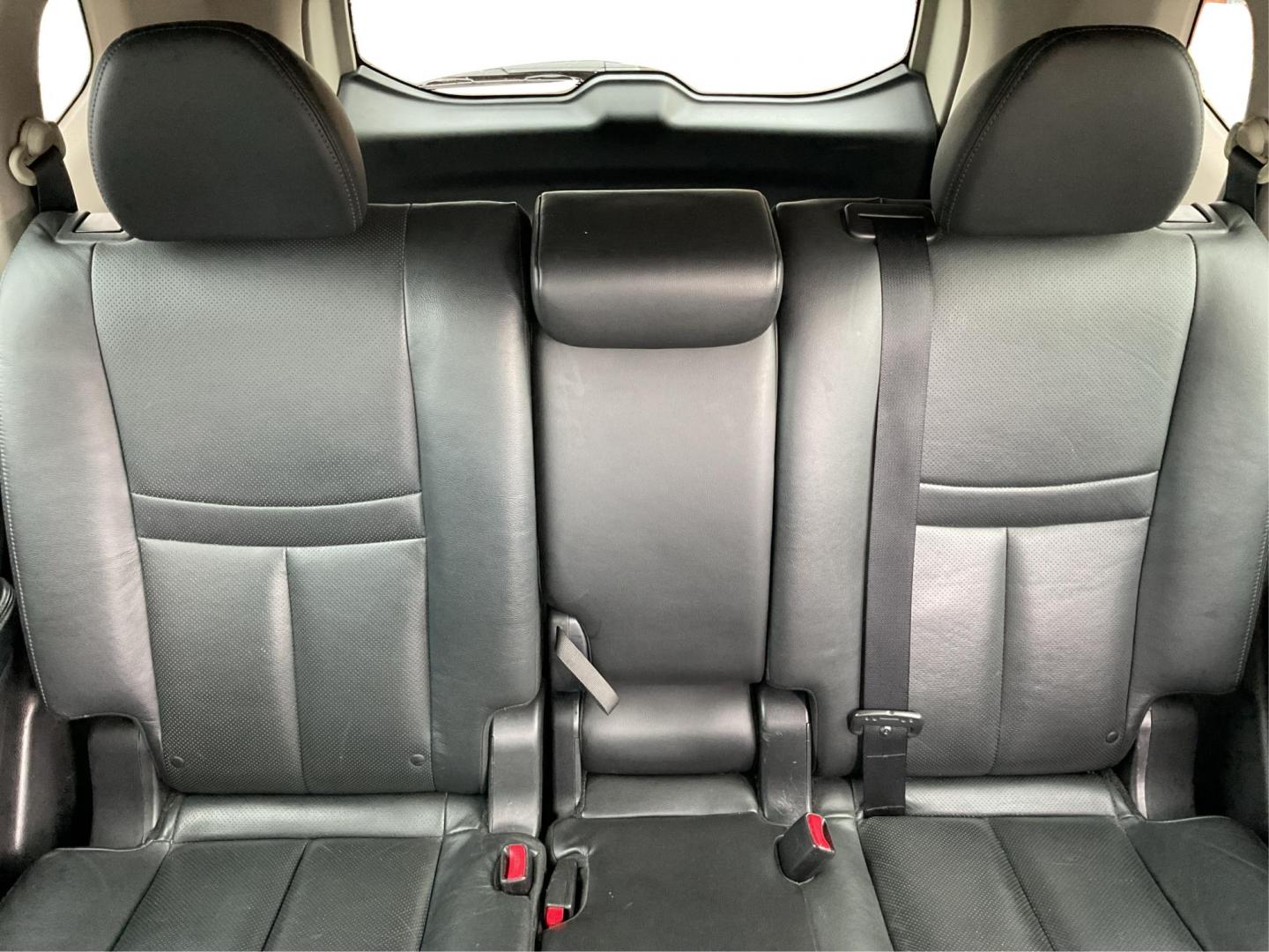 2015 Nissan Rogue SL (5N1AT2MV4FC) with an 2.5L I-4 DOHC engine, located at 880 E. National Road, Vandalia, OH, 45377, (937) 908-9800, 39.891918, -84.183594 - 2015 Nissan Rogue SL - Photo#11