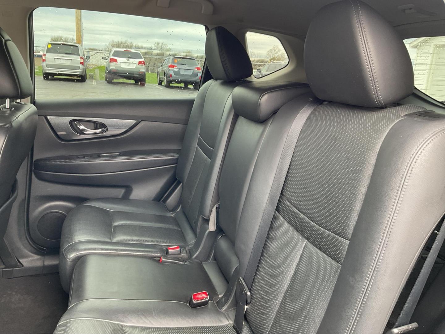 2015 Nissan Rogue SL (5N1AT2MV4FC) with an 2.5L I-4 DOHC engine, located at 880 E. National Road, Vandalia, OH, 45377, (937) 908-9800, 39.891918, -84.183594 - 2015 Nissan Rogue SL - Photo#8