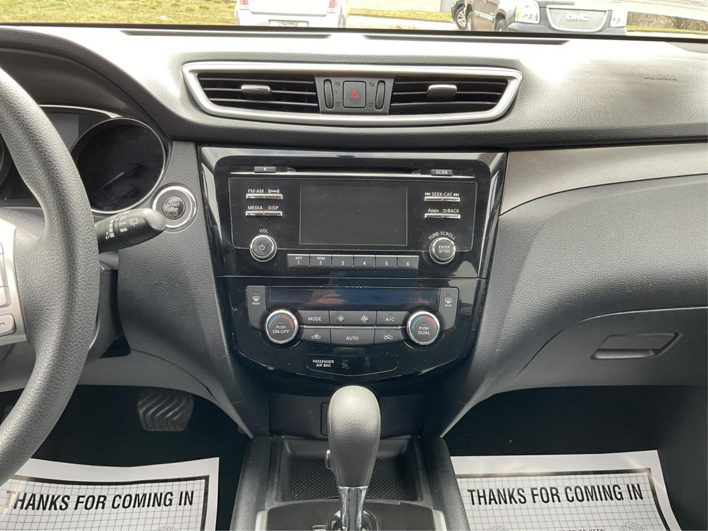 2015 Nissan Rogue SV (KNMAT2MV6FP) with an 2.5L I-4 DOHC engine, located at 1230 East Main St, Xenia, OH, 45385, (937) 908-9800, 39.688026, -83.910172 - 2015 Nissan Rogue SV - Photo#10