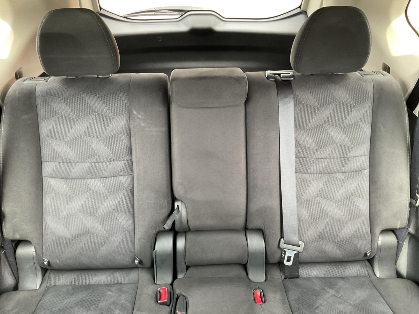 2015 Nissan Rogue SV (KNMAT2MV6FP) with an 2.5L I-4 DOHC engine, located at 1230 East Main St, Xenia, OH, 45385, (937) 908-9800, 39.688026, -83.910172 - 2015 Nissan Rogue SV - Photo#11