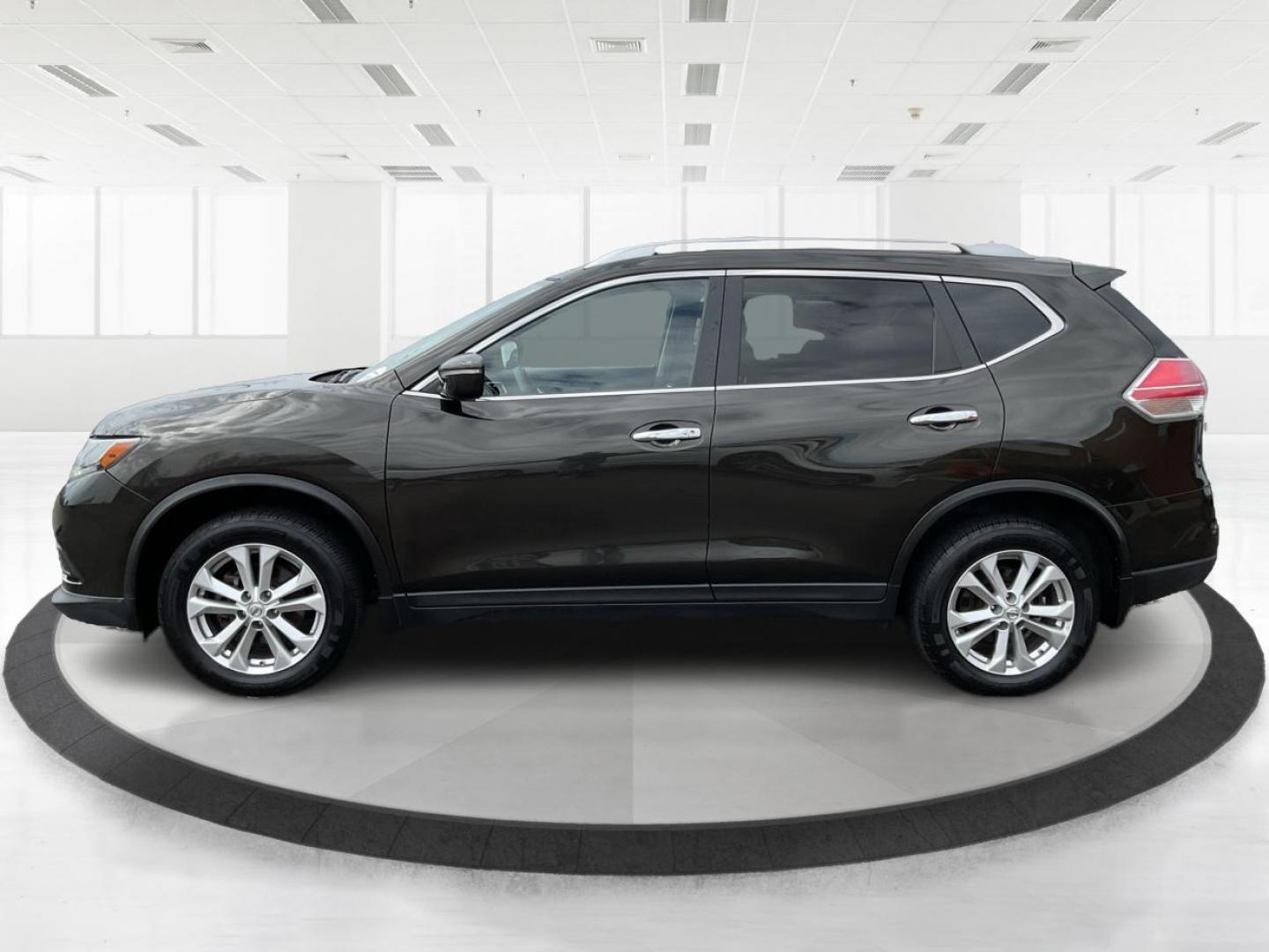 2015 Nissan Rogue SV (KNMAT2MV6FP) with an 2.5L I-4 DOHC engine, located at 1230 East Main St, Xenia, OH, 45385, (937) 908-9800, 39.688026, -83.910172 - 2015 Nissan Rogue SV - Photo#3