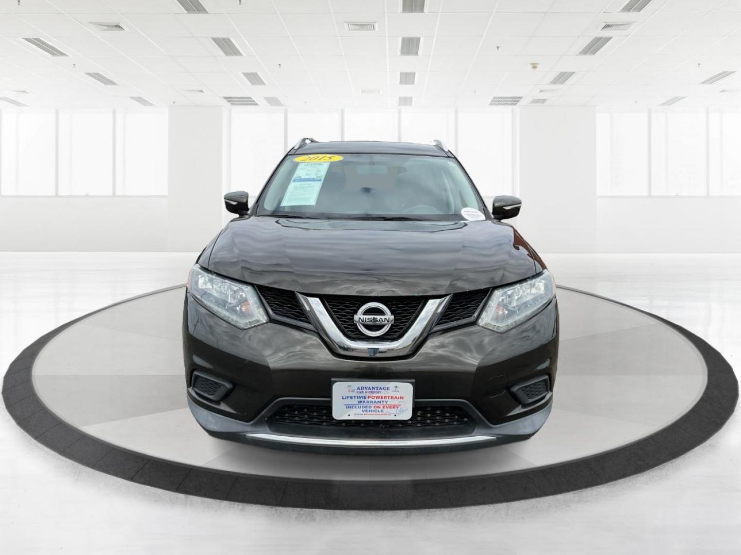 2015 Nissan Rogue SV (KNMAT2MV6FP) with an 2.5L I-4 DOHC engine, located at 1230 East Main St, Xenia, OH, 45385, (937) 908-9800, 39.688026, -83.910172 - 2015 Nissan Rogue SV - Photo#4