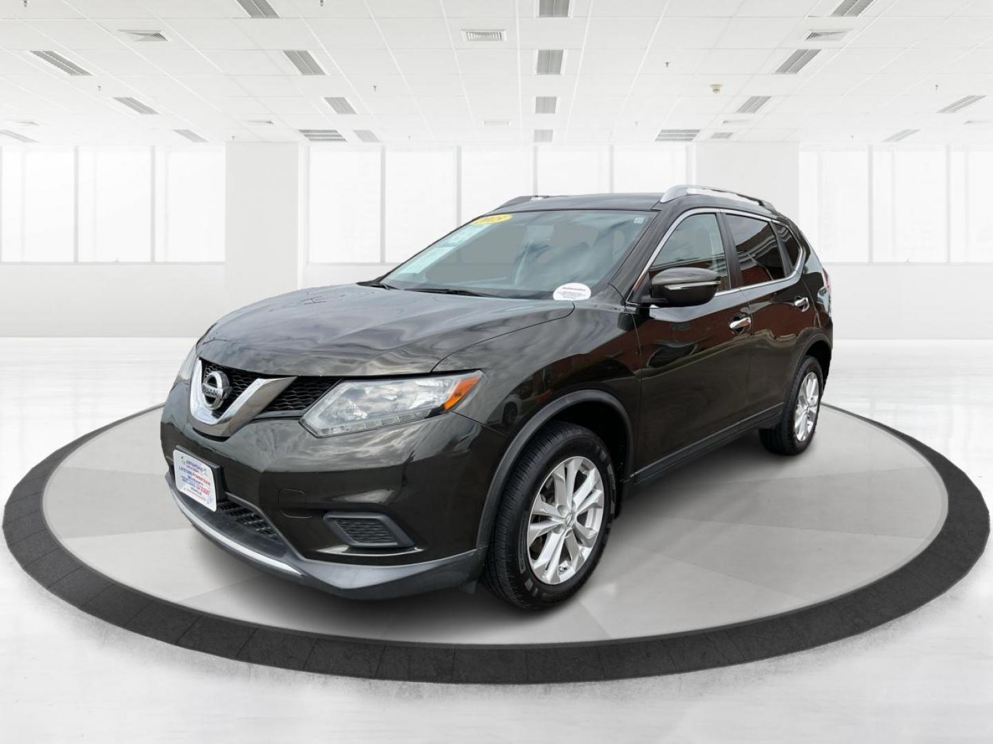 2015 Nissan Rogue SV (KNMAT2MV6FP) with an 2.5L I-4 DOHC engine, located at 1230 East Main St, Xenia, OH, 45385, (937) 908-9800, 39.688026, -83.910172 - 2015 Nissan Rogue SV - Photo#5