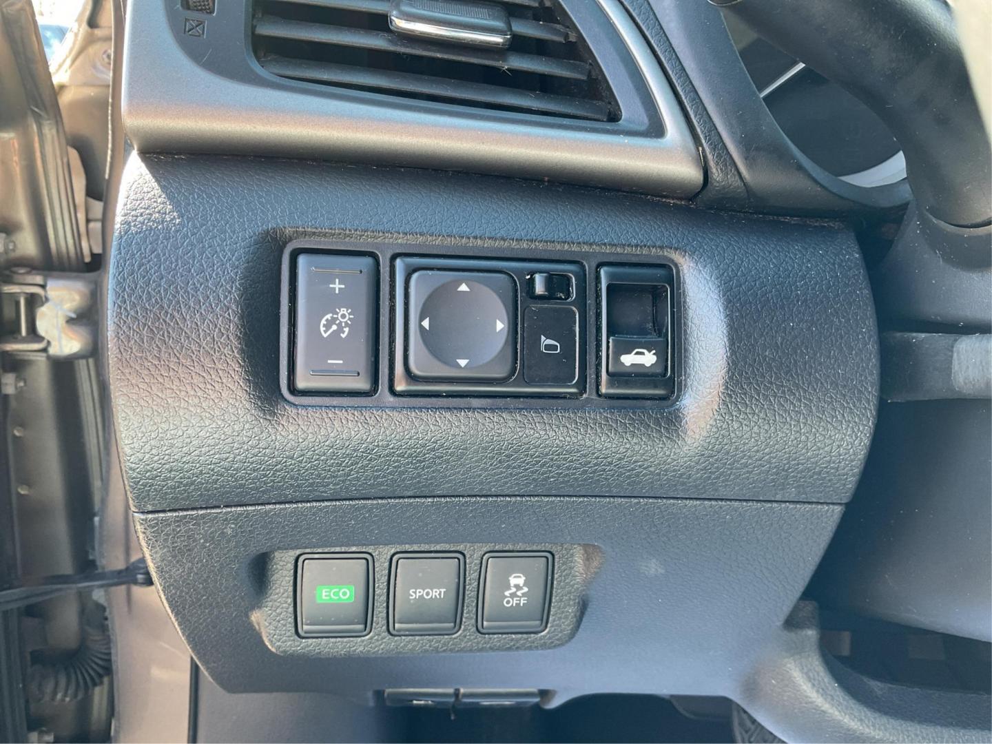 2015 Nissan Sentra SV (3N1AB7AP2FY) with an 1.8L I-4 DOHC engine, located at 880 E. National Road, Vandalia, OH, 45377, (937) 908-9800, 39.891918, -84.183594 - 2015 Nissan Sentra SV - Photo#16