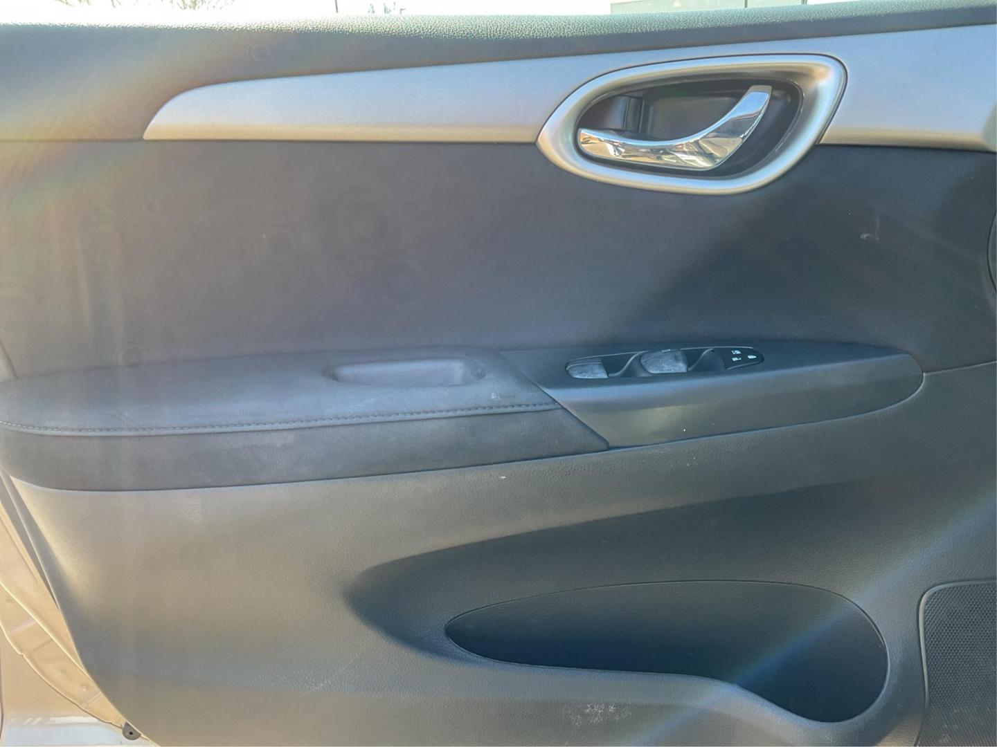 2015 Nissan Sentra SV (3N1AB7AP2FY) with an 1.8L I-4 DOHC engine, located at 880 E. National Road, Vandalia, OH, 45377, (937) 908-9800, 39.891918, -84.183594 - 2015 Nissan Sentra SV - Photo#17