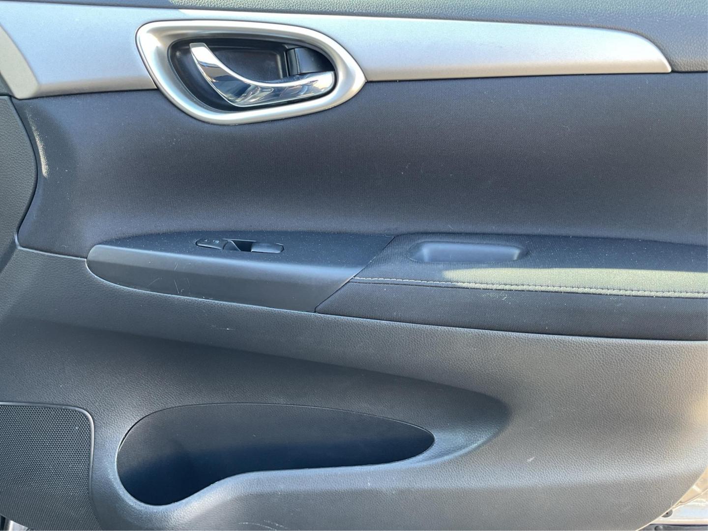 2015 Nissan Sentra SV (3N1AB7AP2FY) with an 1.8L I-4 DOHC engine, located at 880 E. National Road, Vandalia, OH, 45377, (937) 908-9800, 39.891918, -84.183594 - 2015 Nissan Sentra SV - Photo#18