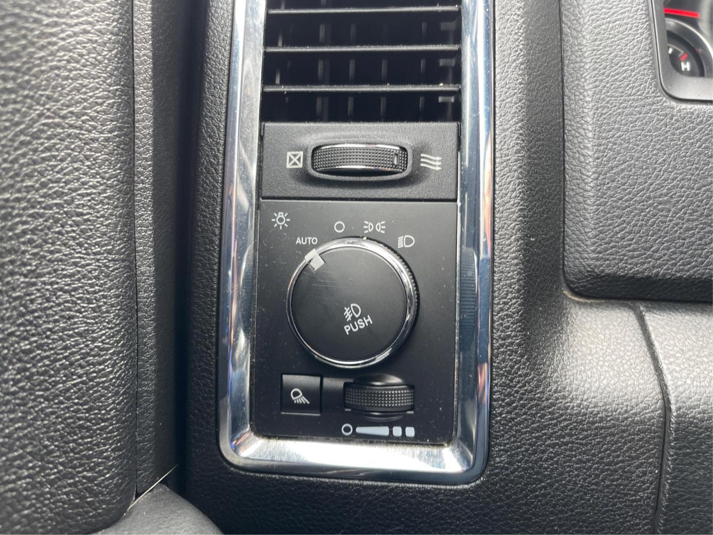 2015 Ram 1500 Laramie Crew Cab SWB 4WD (1C6RR7NT7FS) with an 5.7L V8 OHV 16V engine, 8-Speed Automatic transmission, located at 1230 East Main St, Xenia, OH, 45385, (937) 908-9800, 39.688026, -83.910172 - 2015 Ram 1500 Laramie Crew Cab SWB 4WD - Photo#16