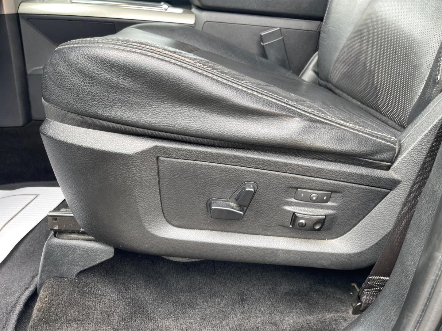 2015 Ram 1500 Laramie Crew Cab SWB 4WD (1C6RR7NT7FS) with an 5.7L V8 OHV 16V engine, 8-Speed Automatic transmission, located at 1230 East Main St, Xenia, OH, 45385, (937) 908-9800, 39.688026, -83.910172 - 2015 Ram 1500 Laramie Crew Cab SWB 4WD - Photo#17