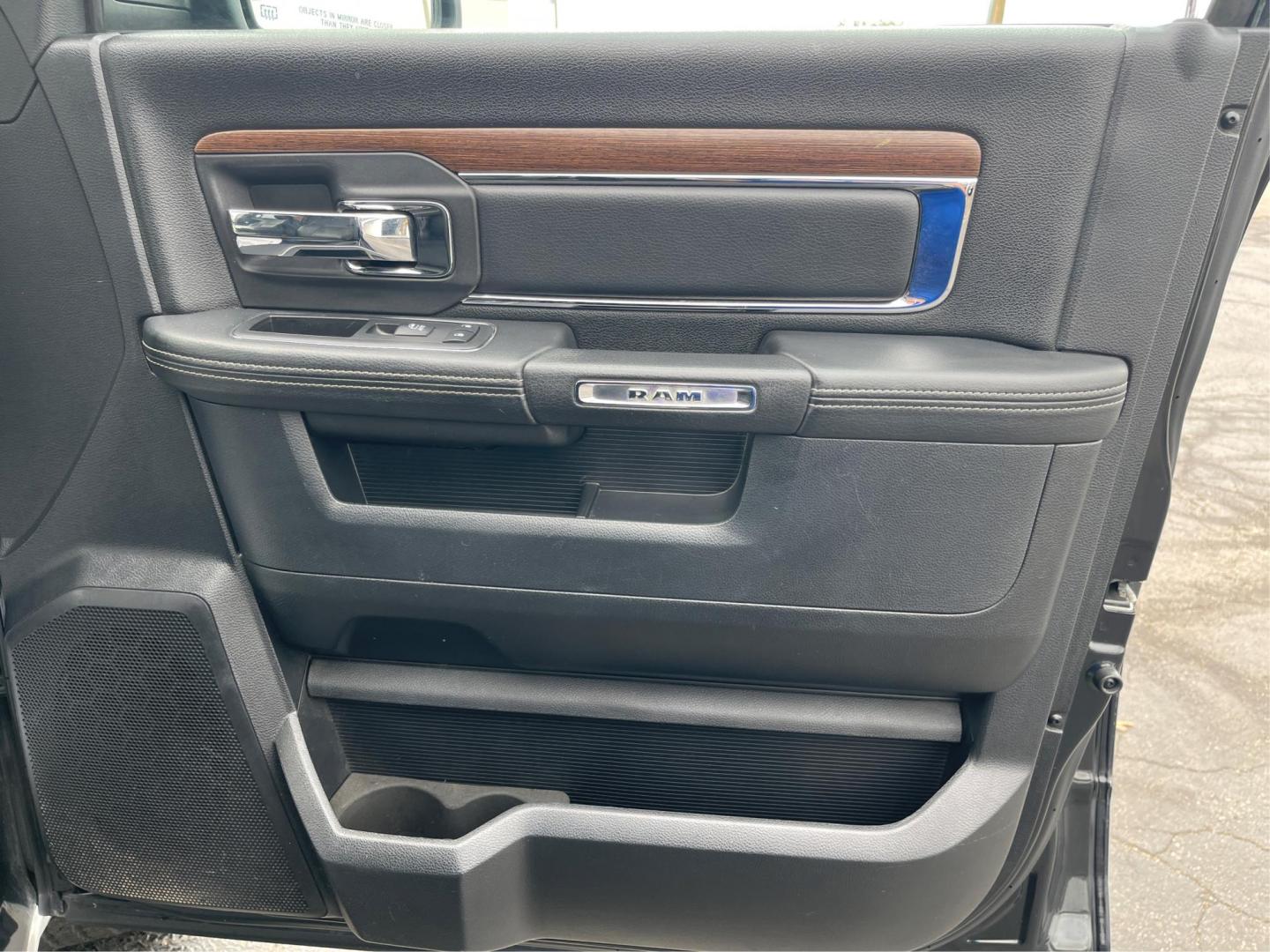 2015 Ram 1500 Laramie Crew Cab SWB 4WD (1C6RR7NT7FS) with an 5.7L V8 OHV 16V engine, 8-Speed Automatic transmission, located at 1230 East Main St, Xenia, OH, 45385, (937) 908-9800, 39.688026, -83.910172 - 2015 Ram 1500 Laramie Crew Cab SWB 4WD - Photo#19