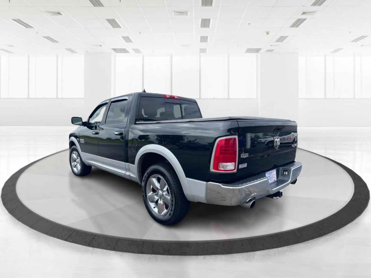 2015 Ram 1500 Laramie Crew Cab SWB 4WD (1C6RR7NT7FS) with an 5.7L V8 OHV 16V engine, 8-Speed Automatic transmission, located at 1230 East Main St, Xenia, OH, 45385, (937) 908-9800, 39.688026, -83.910172 - 2015 Ram 1500 Laramie Crew Cab SWB 4WD - Photo#4
