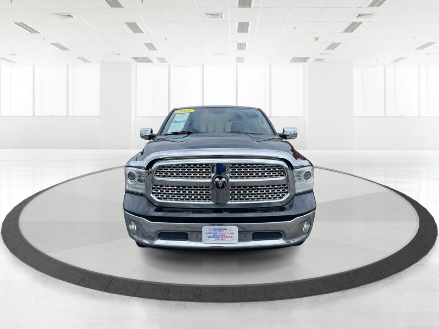 2015 Ram 1500 Laramie Crew Cab SWB 4WD (1C6RR7NT7FS) with an 5.7L V8 OHV 16V engine, 8-Speed Automatic transmission, located at 1230 East Main St, Xenia, OH, 45385, (937) 908-9800, 39.688026, -83.910172 - 2015 Ram 1500 Laramie Crew Cab SWB 4WD - Photo#6