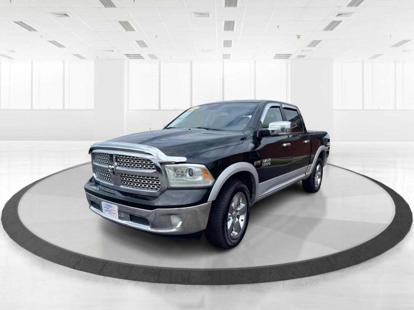 2015 Ram 1500 Laramie Crew Cab SWB 4WD (1C6RR7NT7FS) with an 5.7L V8 OHV 16V engine, 8-Speed Automatic transmission, located at 1230 East Main St, Xenia, OH, 45385, (937) 908-9800, 39.688026, -83.910172 - 2015 Ram 1500 Laramie Crew Cab SWB 4WD - Photo#7