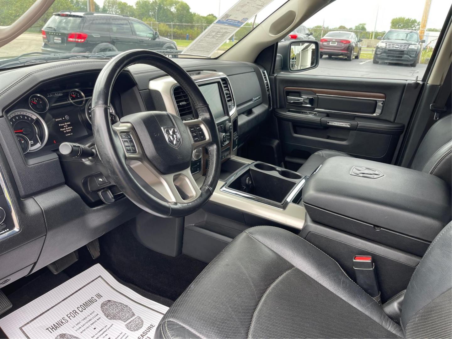 2015 Ram 1500 Laramie Crew Cab SWB 4WD (1C6RR7NT7FS) with an 5.7L V8 OHV 16V engine, 8-Speed Automatic transmission, located at 1230 East Main St, Xenia, OH, 45385, (937) 908-9800, 39.688026, -83.910172 - 2015 Ram 1500 Laramie Crew Cab SWB 4WD - Photo#8