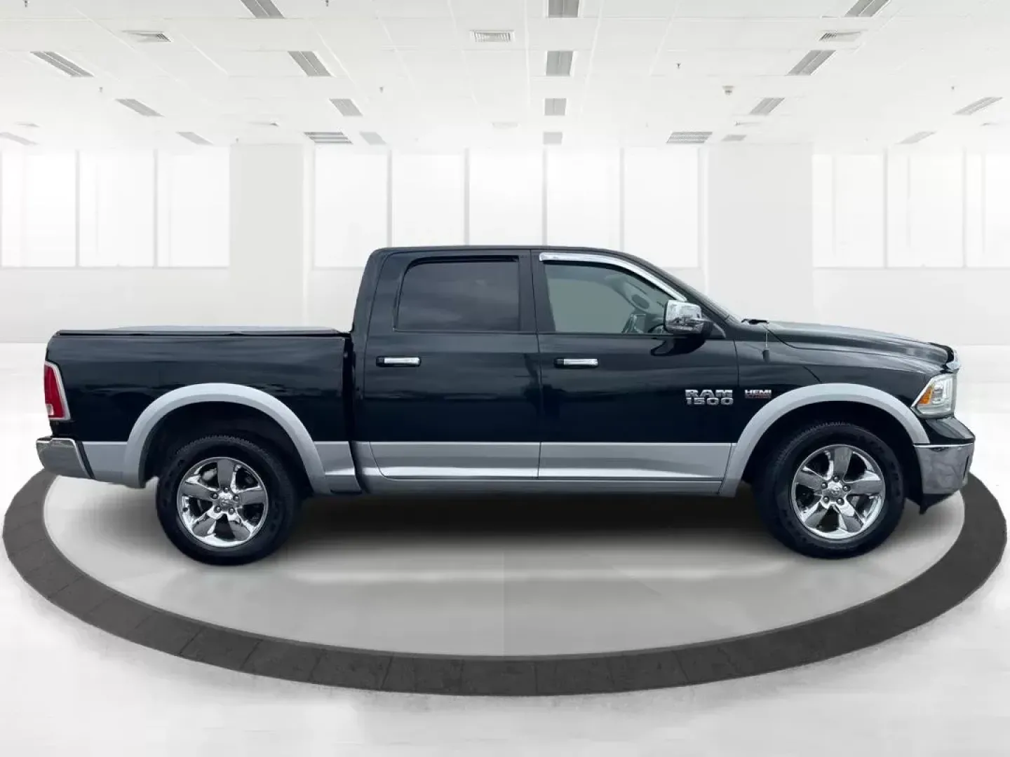 2015 Ram 1500 Laramie Crew Cab SWB 4WD (1C6RR7NT7FS) with an 5.7L V8 OHV 16V engine, 8-Speed Automatic transmission, located at 1230 East Main St, Xenia, OH, 45385, (937) 908-9800, 39.688026, -83.910172 - 2015 Ram 1500 Laramie Crew Cab SWB 4WD - Photo#1