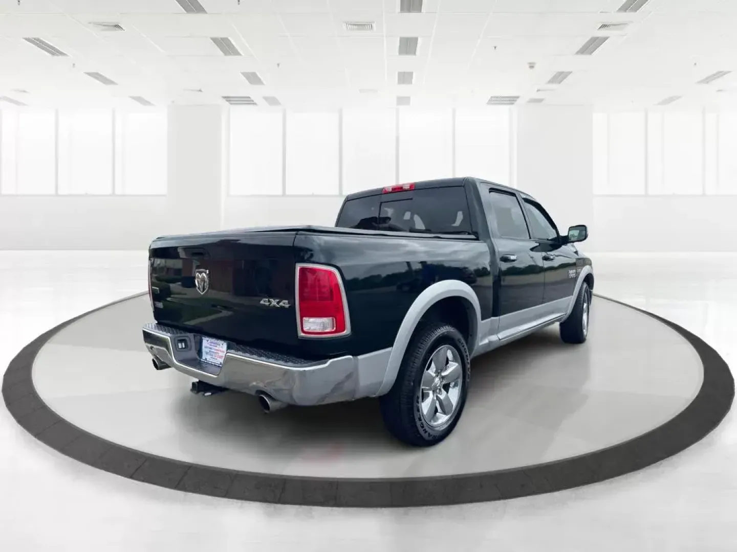 2015 Ram 1500 Laramie Crew Cab SWB 4WD (1C6RR7NT7FS) with an 5.7L V8 OHV 16V engine, 8-Speed Automatic transmission, located at 1230 East Main St, Xenia, OH, 45385, (937) 908-9800, 39.688026, -83.910172 - 2015 Ram 1500 Laramie Crew Cab SWB 4WD - Photo#2