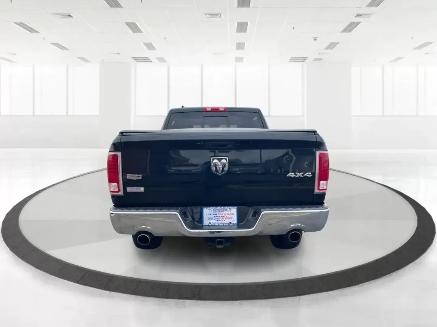 2015 Ram 1500 Laramie Crew Cab SWB 4WD (1C6RR7NT7FS) with an 5.7L V8 OHV 16V engine, 8-Speed Automatic transmission, located at 1230 East Main St, Xenia, OH, 45385, (937) 908-9800, 39.688026, -83.910172 - 2015 Ram 1500 Laramie Crew Cab SWB 4WD - Photo#4