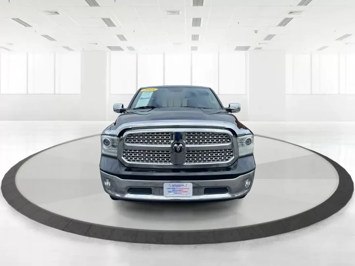 2015 Ram 1500 Laramie Crew Cab SWB 4WD (1C6RR7NT7FS) with an 5.7L V8 OHV 16V engine, 8-Speed Automatic transmission, located at 1230 East Main St, Xenia, OH, 45385, (937) 908-9800, 39.688026, -83.910172 - 2015 Ram 1500 Laramie Crew Cab SWB 4WD - Photo#7