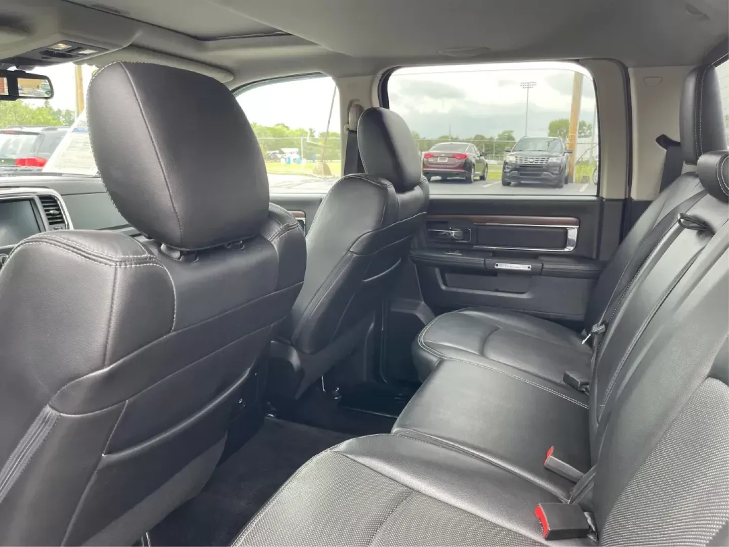 2015 Ram 1500 Laramie Crew Cab SWB 4WD (1C6RR7NT7FS) with an 5.7L V8 OHV 16V engine, 8-Speed Automatic transmission, located at 1230 East Main St, Xenia, OH, 45385, (937) 908-9800, 39.688026, -83.910172 - 2015 Ram 1500 Laramie Crew Cab SWB 4WD - Photo#10