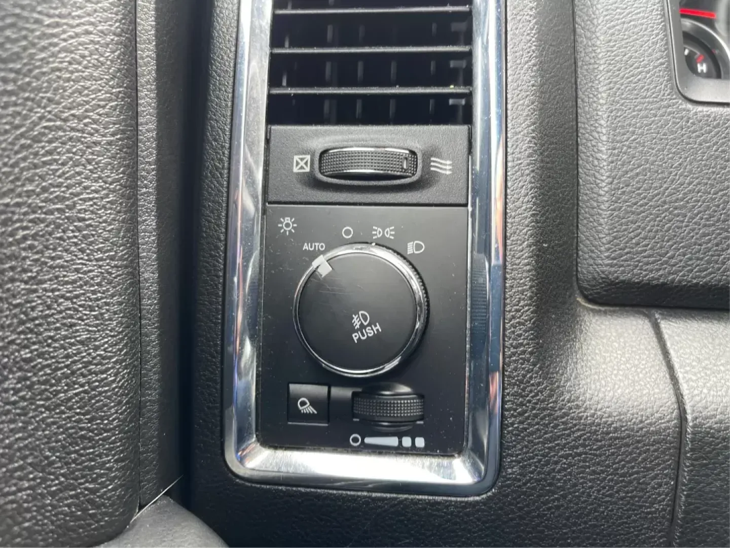 2015 Ram 1500 Laramie Crew Cab SWB 4WD (1C6RR7NT7FS) with an 5.7L V8 OHV 16V engine, 8-Speed Automatic transmission, located at 1230 East Main St, Xenia, OH, 45385, (937) 908-9800, 39.688026, -83.910172 - 2015 Ram 1500 Laramie Crew Cab SWB 4WD - Photo#17