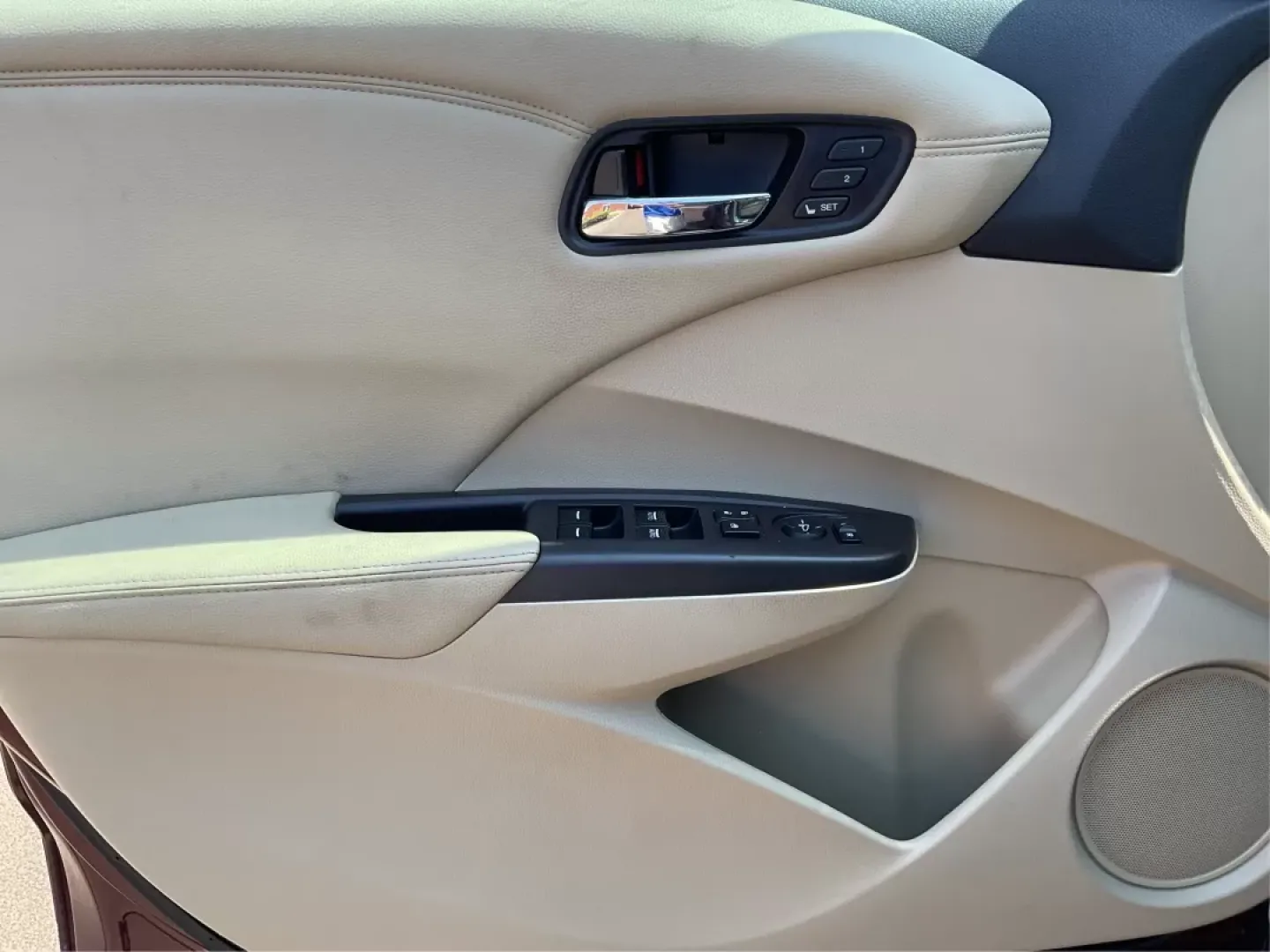 2016 Acura RDX 6-Spd AT (5J8TB3H33GL) with an 3.5L V6 DOHC 24V engine, 6-Speed Automatic transmission, located at 1230 East Main St, Xenia, OH, 45385, (937) 908-9800, 39.688026, -83.910172 - **Conquer the Road with Confidence: 2016 Acura RDX at Advantage Car and Credit!**<br /> <br /> Are you seeking a reliable vehicle that perfectly balances luxury, comfort, and practicality? Look no further than this stunning 2016 Acura RDX, available now at Advantage Car and Credit in Fairborn, OH. T - Photo#18