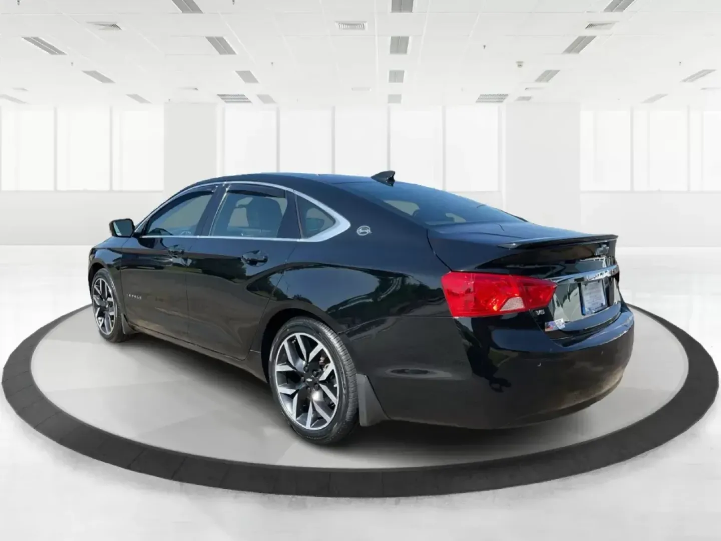 2016 Chevrolet Impala LT (2G1115S37G9) with an 3.6L V-6 gasoline direct injection engine, located at 880 E. National Road, Vandalia, OH, 45377, (937) 908-9800, 39.891918, -84.183594 - **Unleash Your Driving Potential with the 2016 Chevrolet Impala LT at Advantage Car and Credit!** <br /> <br /> Are you looking for a reliable sedan that can handle everything from daily commutes to weekend getaways? Look no further than the stunning 2016 Chevrolet Impala LT, available now at Advant - Photo#4