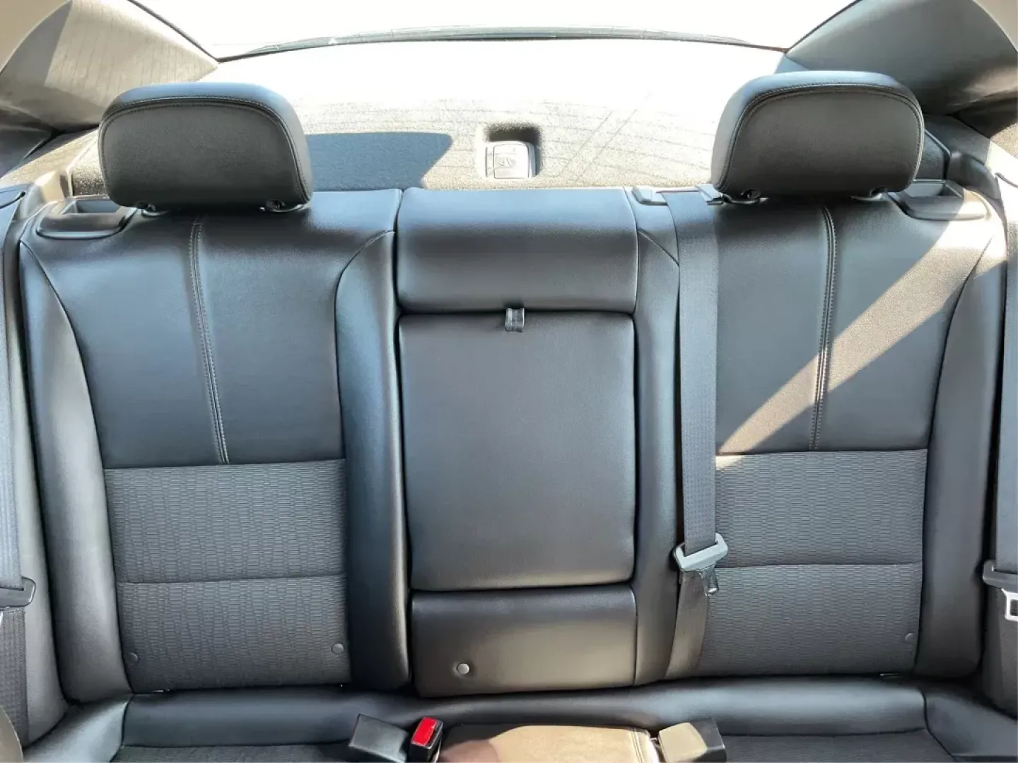 2016 Chevrolet Impala LT (2G1115S37G9) with an 3.6L V-6 gasoline direct injection engine, located at 880 E. National Road, Vandalia, OH, 45377, (937) 908-9800, 39.891918, -84.183594 - **Unleash Your Driving Potential with the 2016 Chevrolet Impala LT at Advantage Car and Credit!** <br /> <br /> Are you looking for a reliable sedan that can handle everything from daily commutes to weekend getaways? Look no further than the stunning 2016 Chevrolet Impala LT, available now at Advant - Photo#13