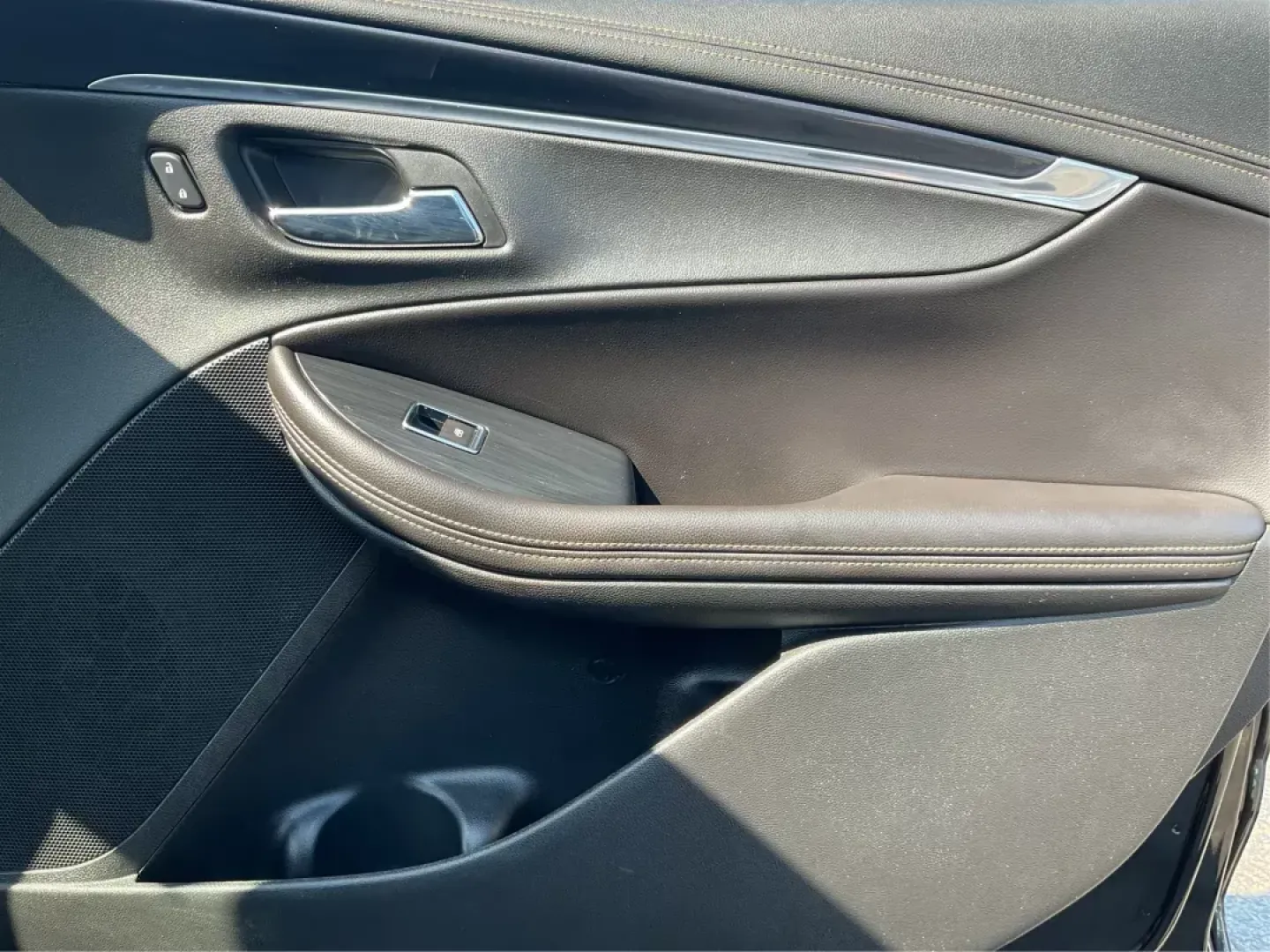 2016 Chevrolet Impala LT (2G1115S37G9) with an 3.6L V-6 gasoline direct injection engine, located at 880 E. National Road, Vandalia, OH, 45377, (937) 908-9800, 39.891918, -84.183594 - **Unleash Your Driving Potential with the 2016 Chevrolet Impala LT at Advantage Car and Credit!** <br /> <br /> Are you looking for a reliable sedan that can handle everything from daily commutes to weekend getaways? Look no further than the stunning 2016 Chevrolet Impala LT, available now at Advant - Photo#18