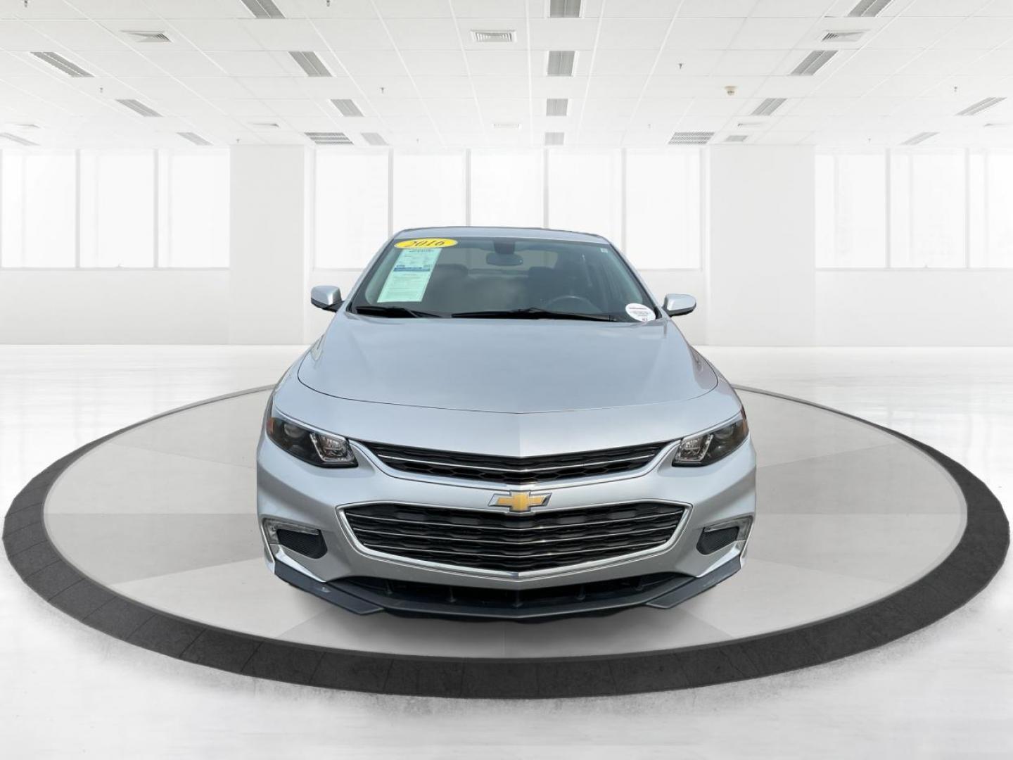 2016 Chevrolet Malibu 1LT (1G1ZE5ST4GF) with an ECOTEC 1.5L I-4 gasoline direct injection engine, located at 1184 Kauffman Ave, Fairborn, OH, 45324, (937) 908-9800, 39.807072, -84.030914 - 2016 Chevrolet Malibu 1LT - Photo#6