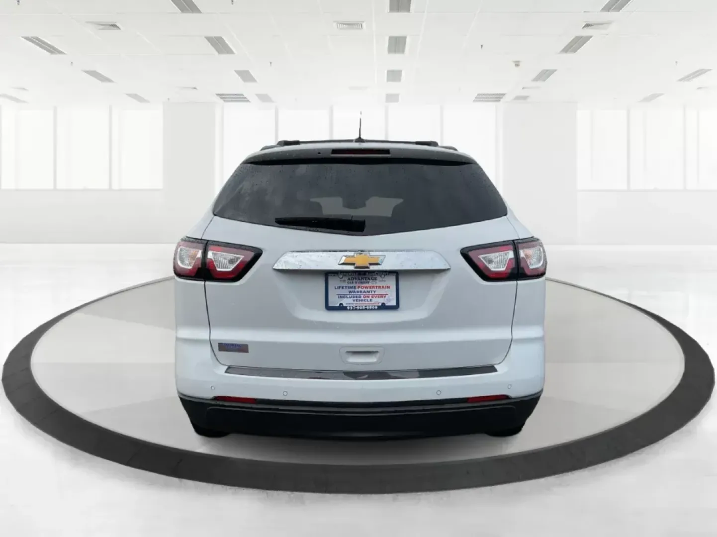 2016 Chevrolet Traverse 1LT (1GNKVGKD8GJ) with an 3.6L V-6 gasoline direct injection engine, located at 1230 East Main St, Xenia, OH, 45385, (937) 908-9800, 39.688026, -83.910172 - Third Row - Photo#3