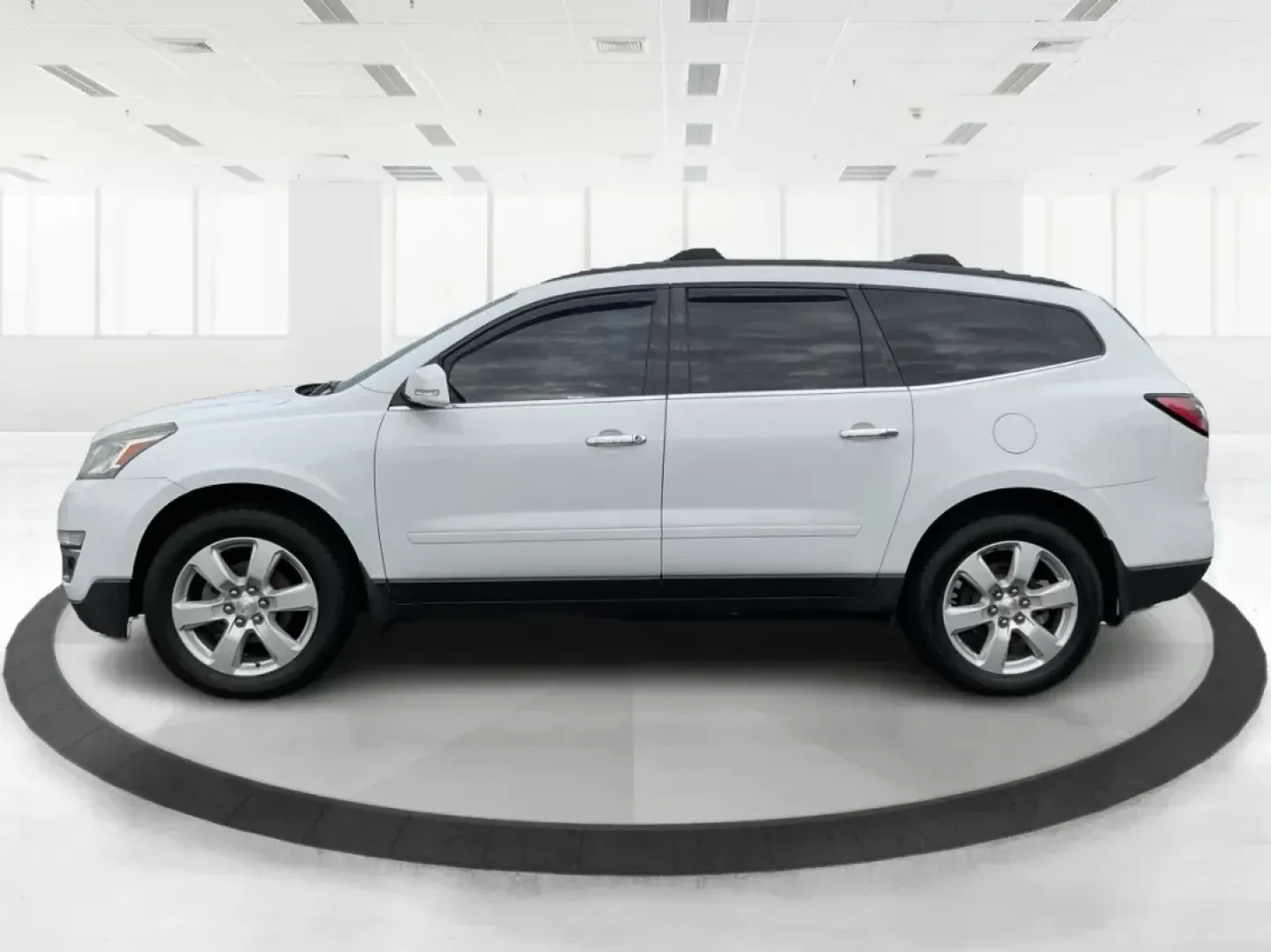2016 Chevrolet Traverse 1LT (1GNKVGKD8GJ) with an 3.6L V-6 gasoline direct injection engine, located at 1230 East Main St, Xenia, OH, 45385, (937) 908-9800, 39.688026, -83.910172 - Third Row - Photo#5