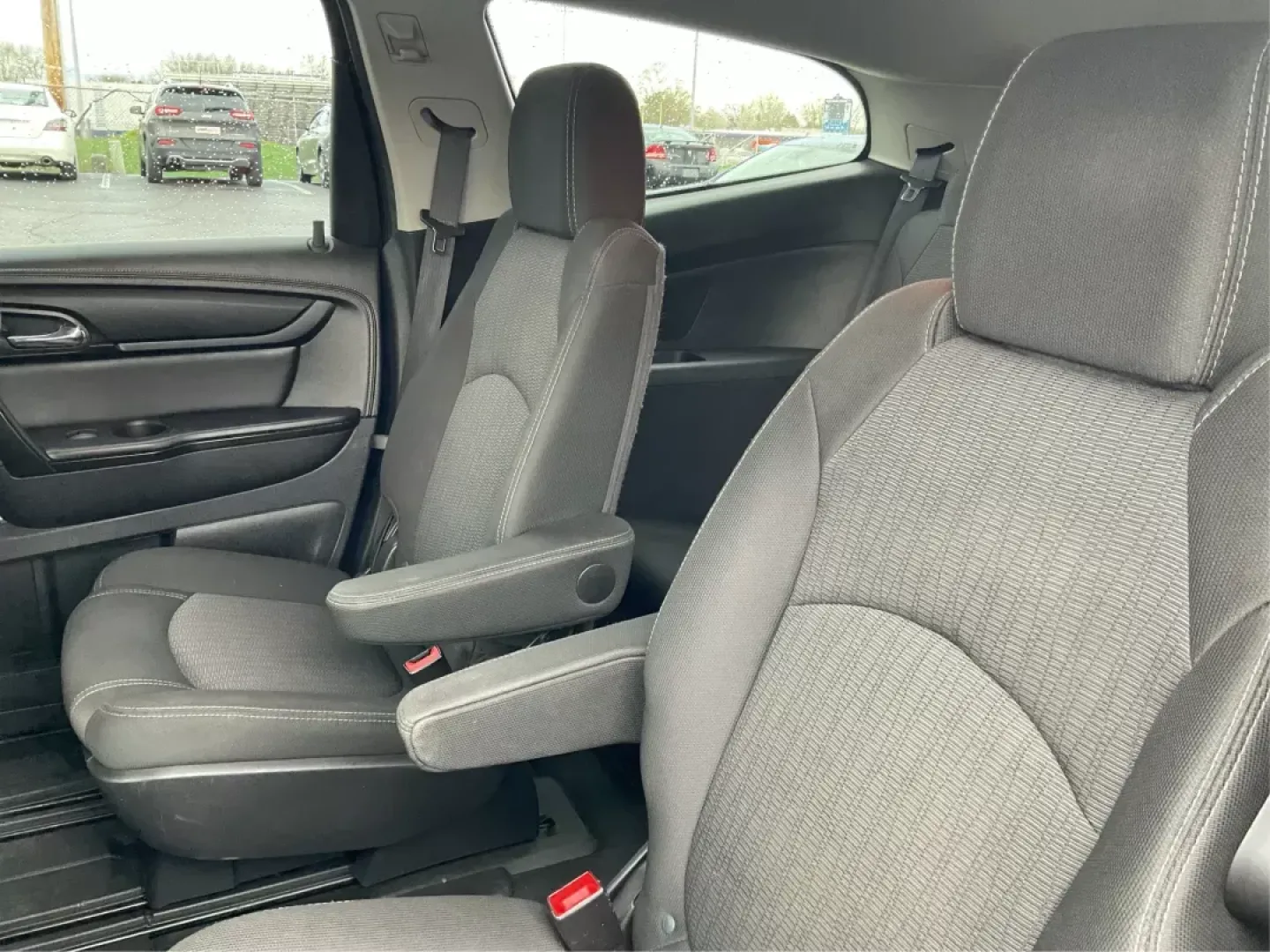 2016 Chevrolet Traverse 1LT (1GNKVGKD8GJ) with an 3.6L V-6 gasoline direct injection engine, located at 1230 East Main St, Xenia, OH, 45385, (937) 908-9800, 39.688026, -83.910172 - Third Row - Photo#9