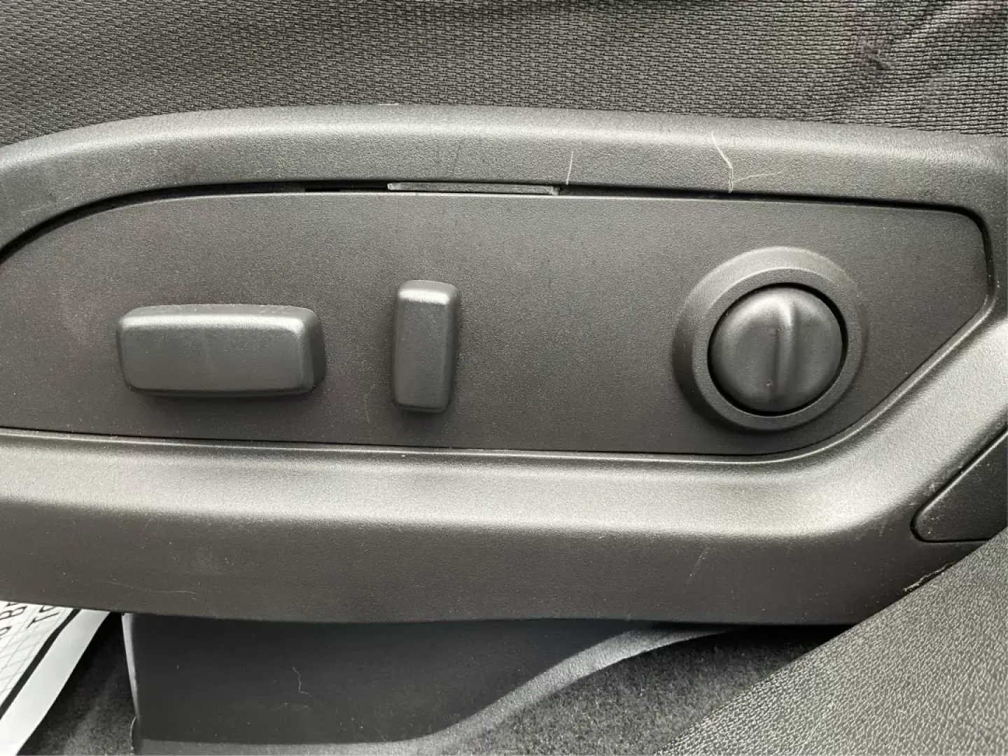2016 Chevrolet Traverse 1LT (1GNKVGKD8GJ) with an 3.6L V-6 gasoline direct injection engine, located at 1230 East Main St, Xenia, OH, 45385, (937) 908-9800, 39.688026, -83.910172 - Third Row - Photo#17