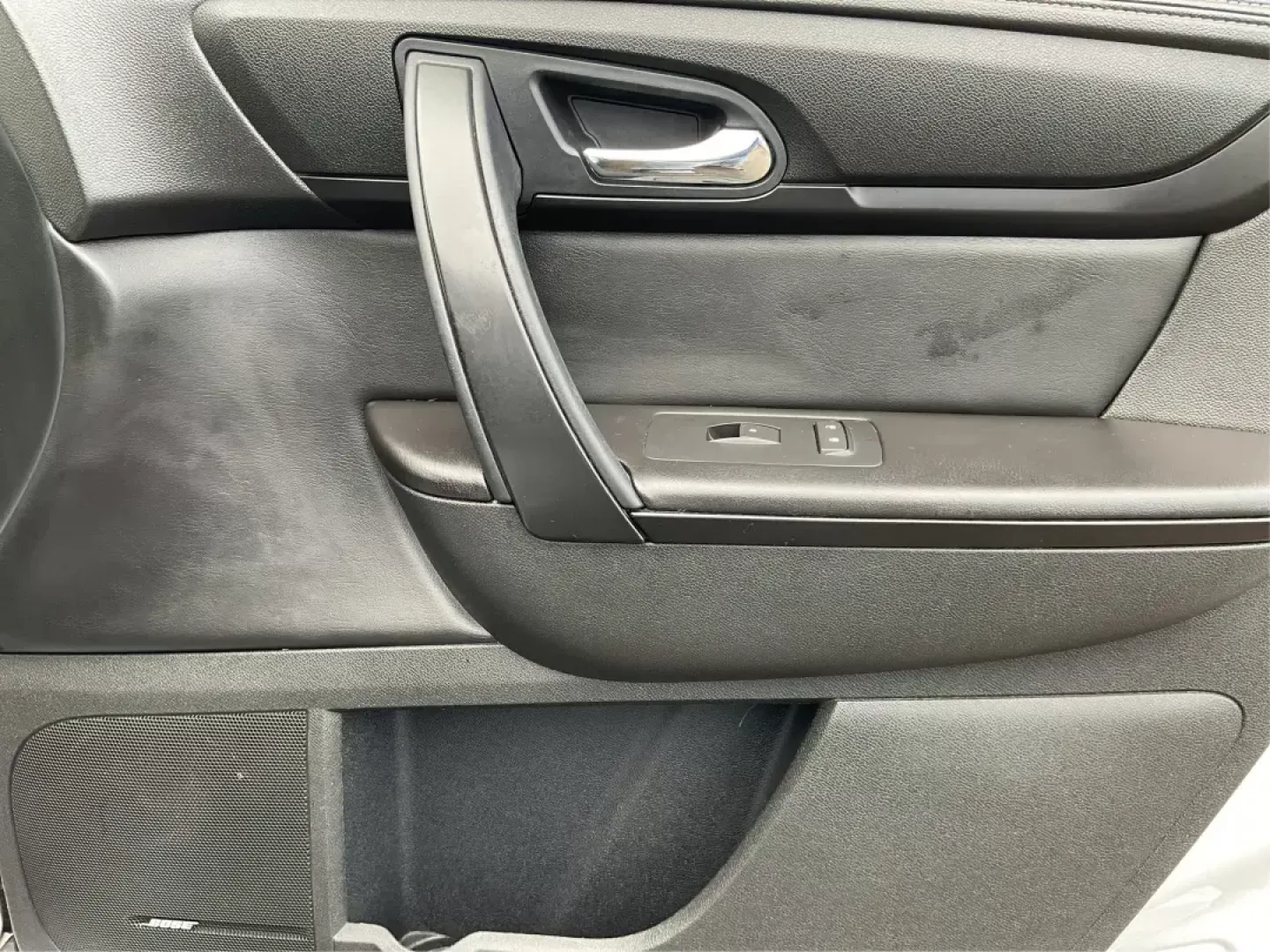 2016 Chevrolet Traverse 1LT (1GNKVGKD8GJ) with an 3.6L V-6 gasoline direct injection engine, located at 1230 East Main St, Xenia, OH, 45385, (937) 908-9800, 39.688026, -83.910172 - Third Row - Photo#19