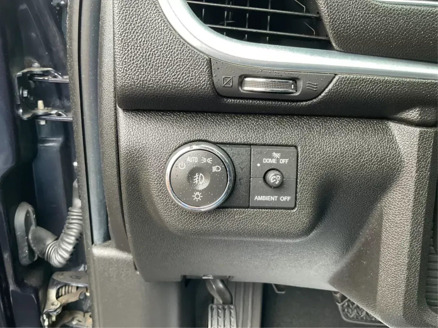2016 Chevrolet Traverse 2LT (1GNKVHKD1GJ) with an 3.6L V-6 gasoline direct injection engine, located at 4508 South Dixie Dr, Moraine, OH, 45439, (937) 908-9800, 39.689976, -84.218452 - Third Row - Photo#17